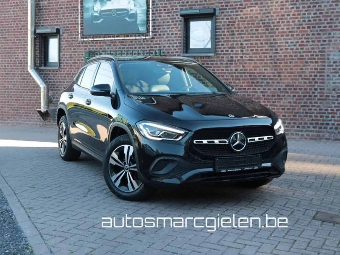 Mercedes-Benz GLA 180 GLA 180 7G-Automatic, Navi, Carplay, LED, Trekhaak - 1