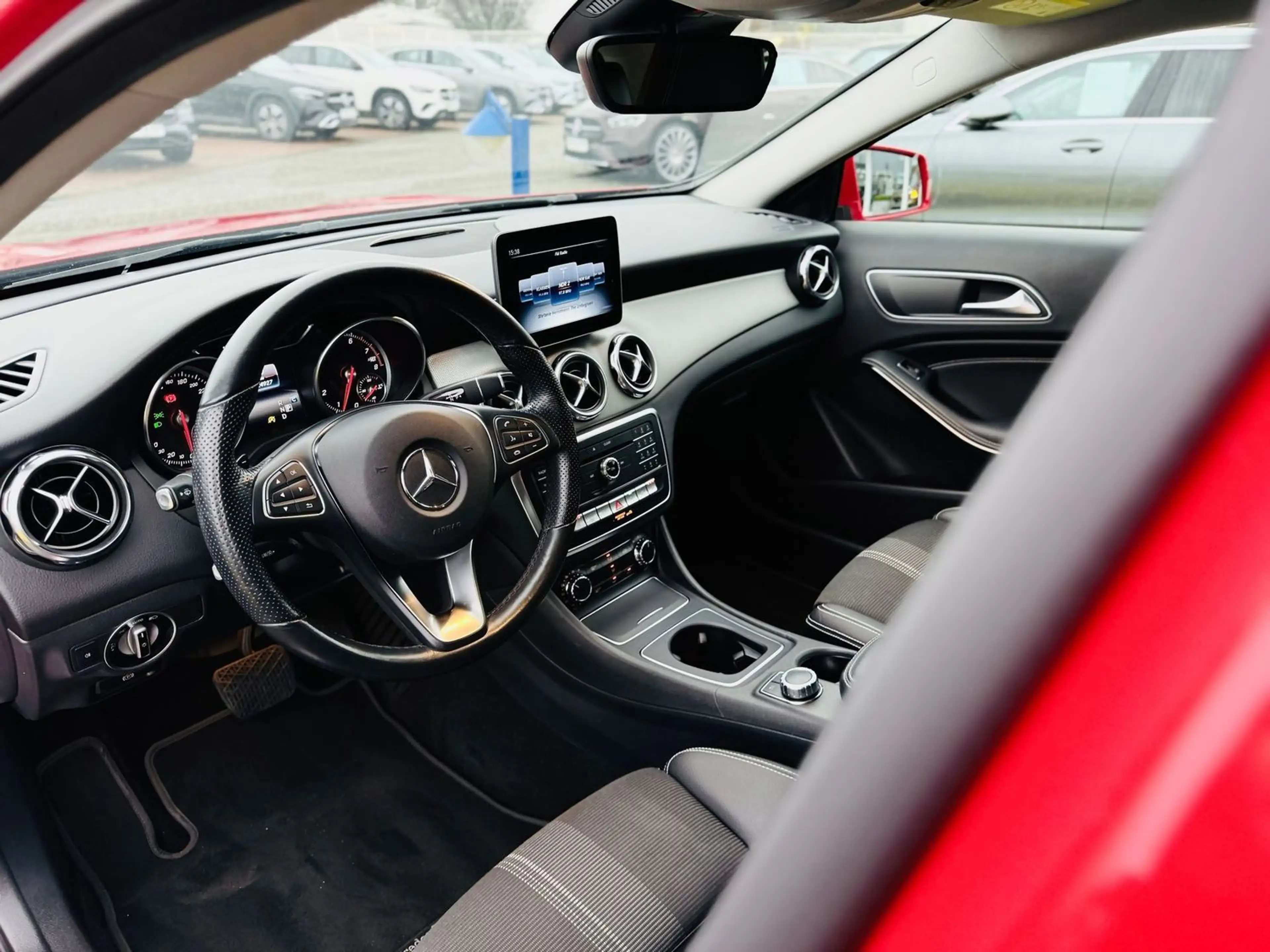 Mercedes-Benz GLA 180 URBAN, Autom., Standh, LED, 360°, Navi, PTS, SHZ, — photo 8