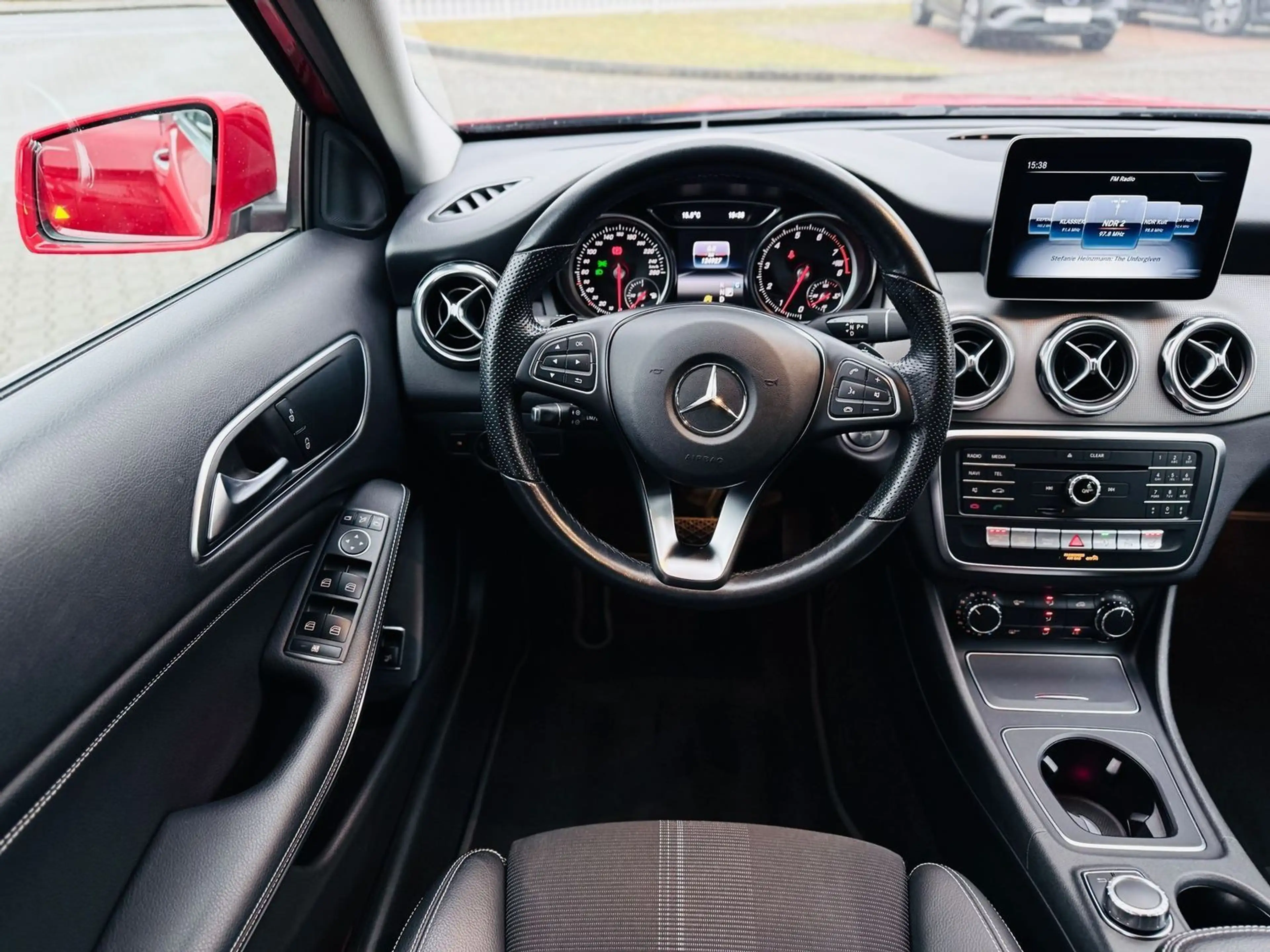 Mercedes-Benz GLA 180 URBAN, Autom., Standh, LED, 360°, Navi, PTS, SHZ, — photo 13