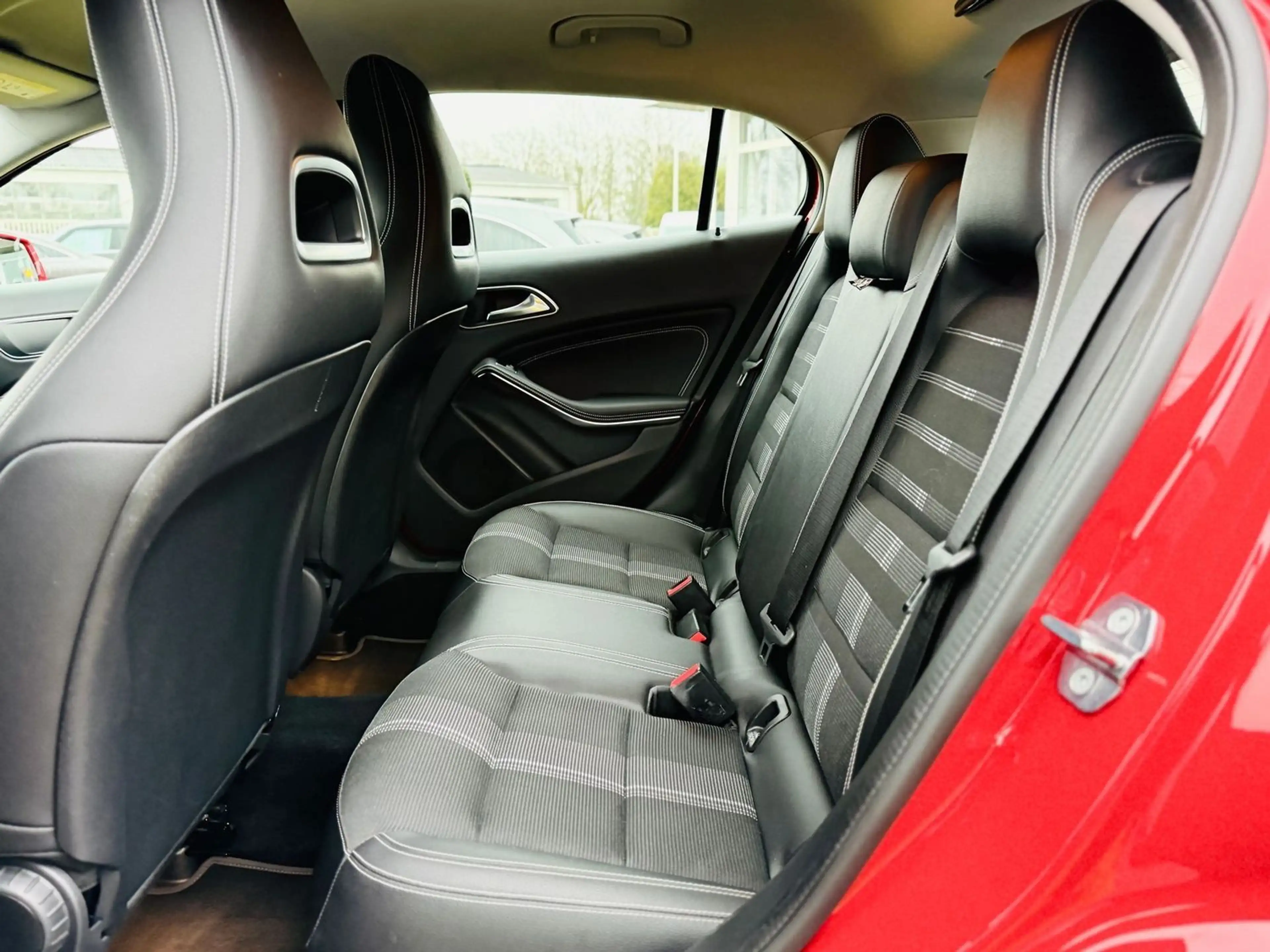 Mercedes-Benz GLA 180 URBAN, Autom., Standh, LED, 360°, Navi, PTS, SHZ, — photo 10