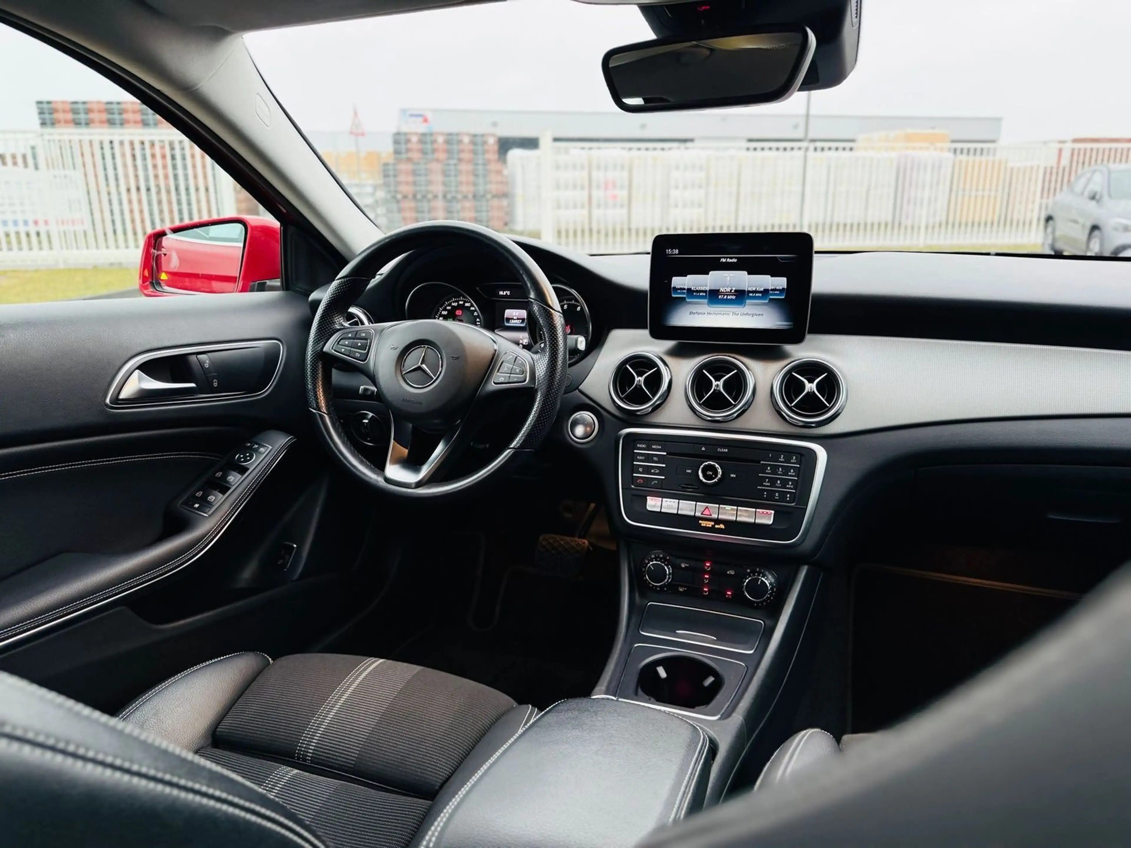 Mercedes-Benz GLA 180 URBAN, Autom., Standh, LED, 360°, Navi, PTS, SHZ, — photo 12
