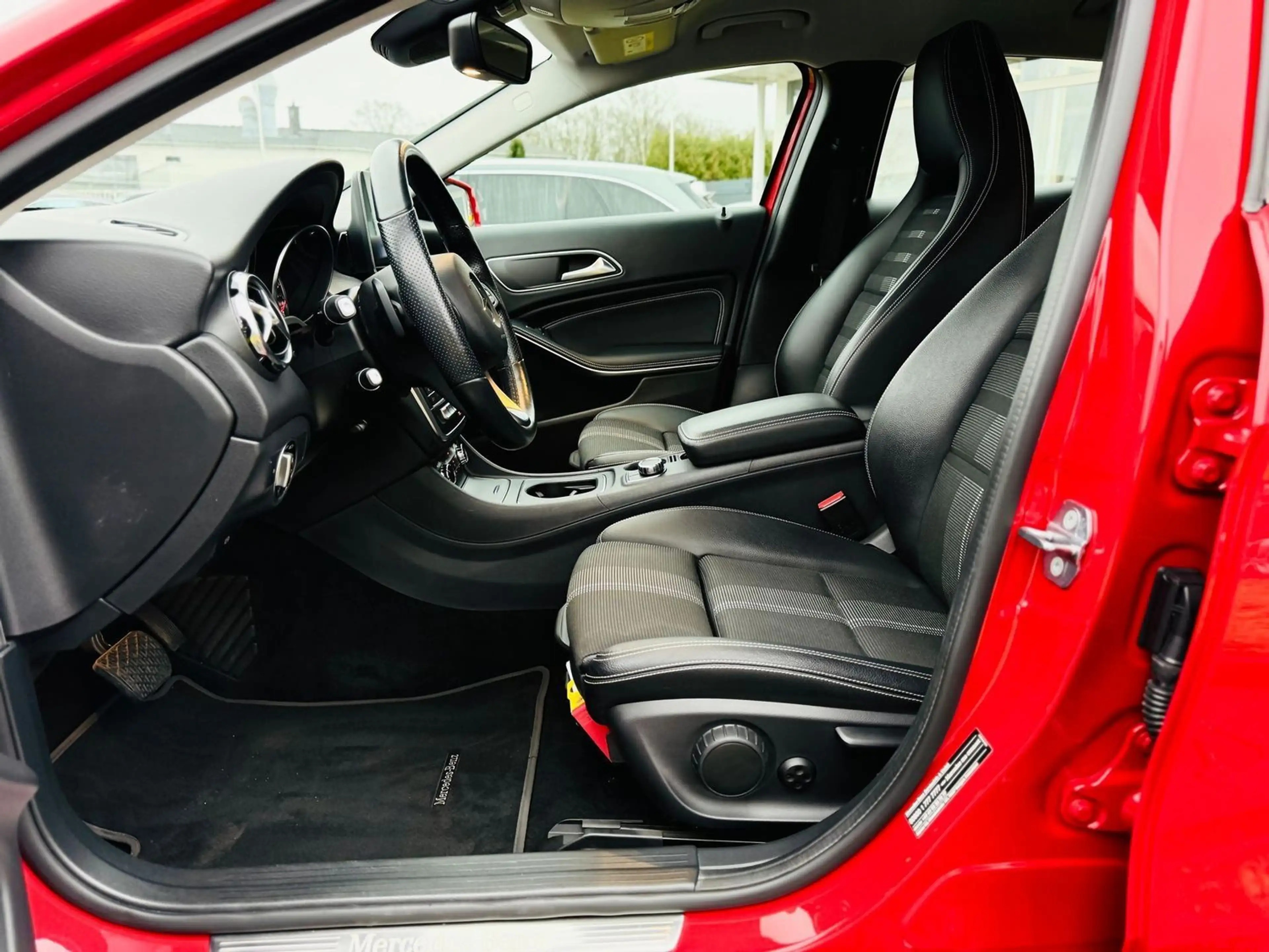 Mercedes-Benz GLA 180 URBAN, Autom., Standh, LED, 360°, Navi, PTS, SHZ, — photo 9