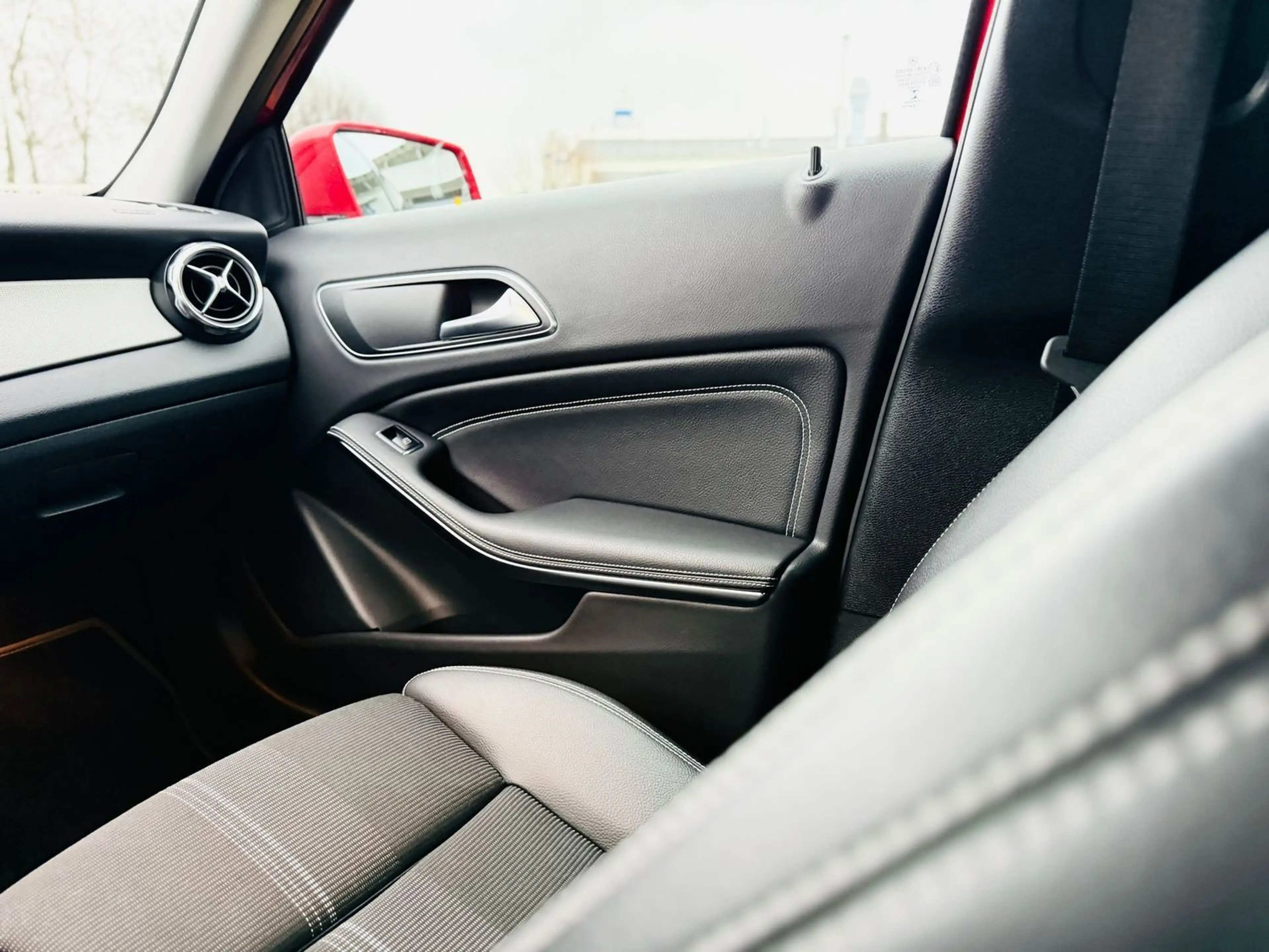 Mercedes-Benz GLA 180 URBAN, Autom., Standh, LED, 360°, Navi, PTS, SHZ, — photo 14