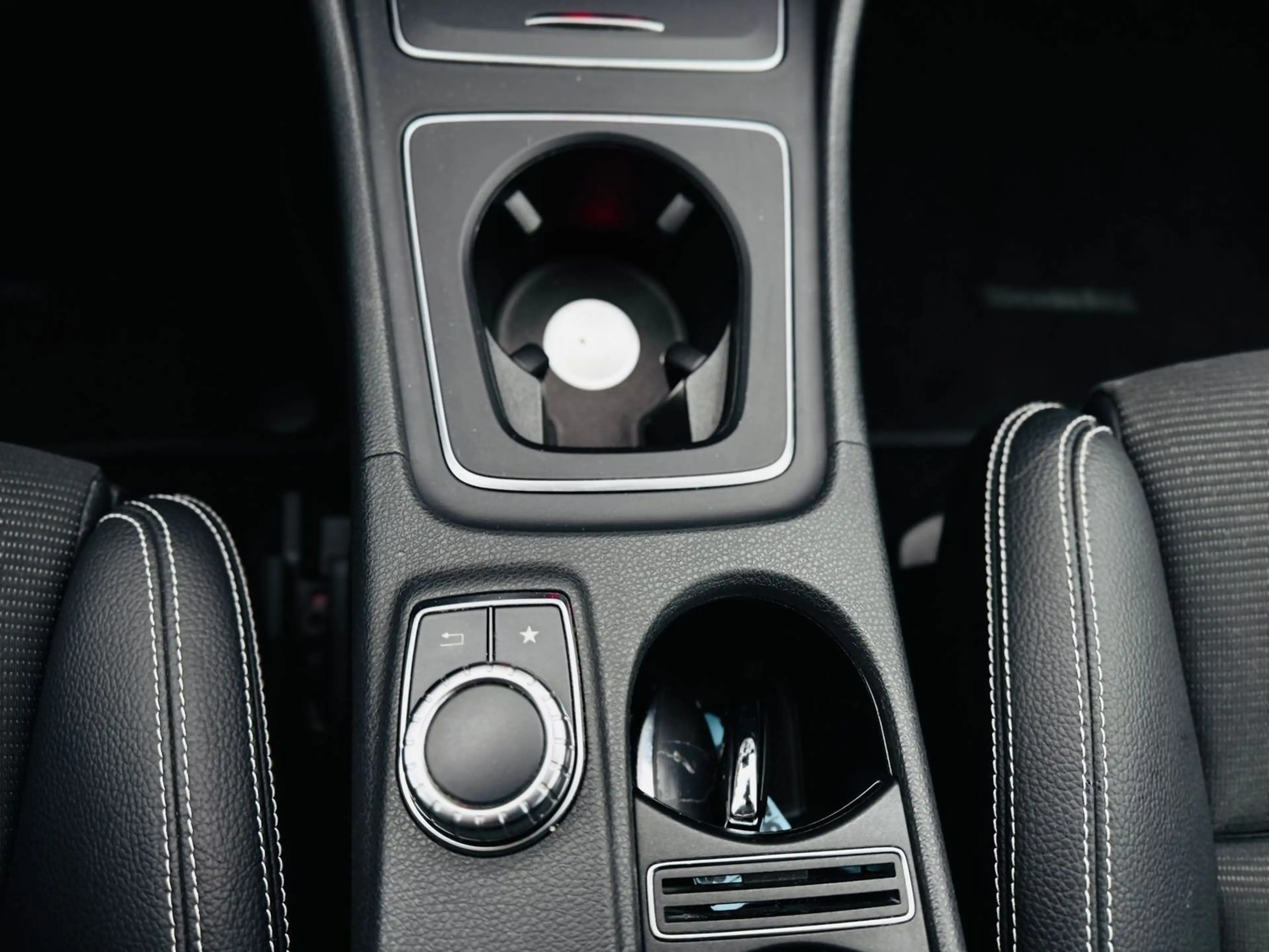 Mercedes-Benz GLA 180 URBAN, Autom., Standh, LED, 360°, Navi, PTS, SHZ, — photo 18