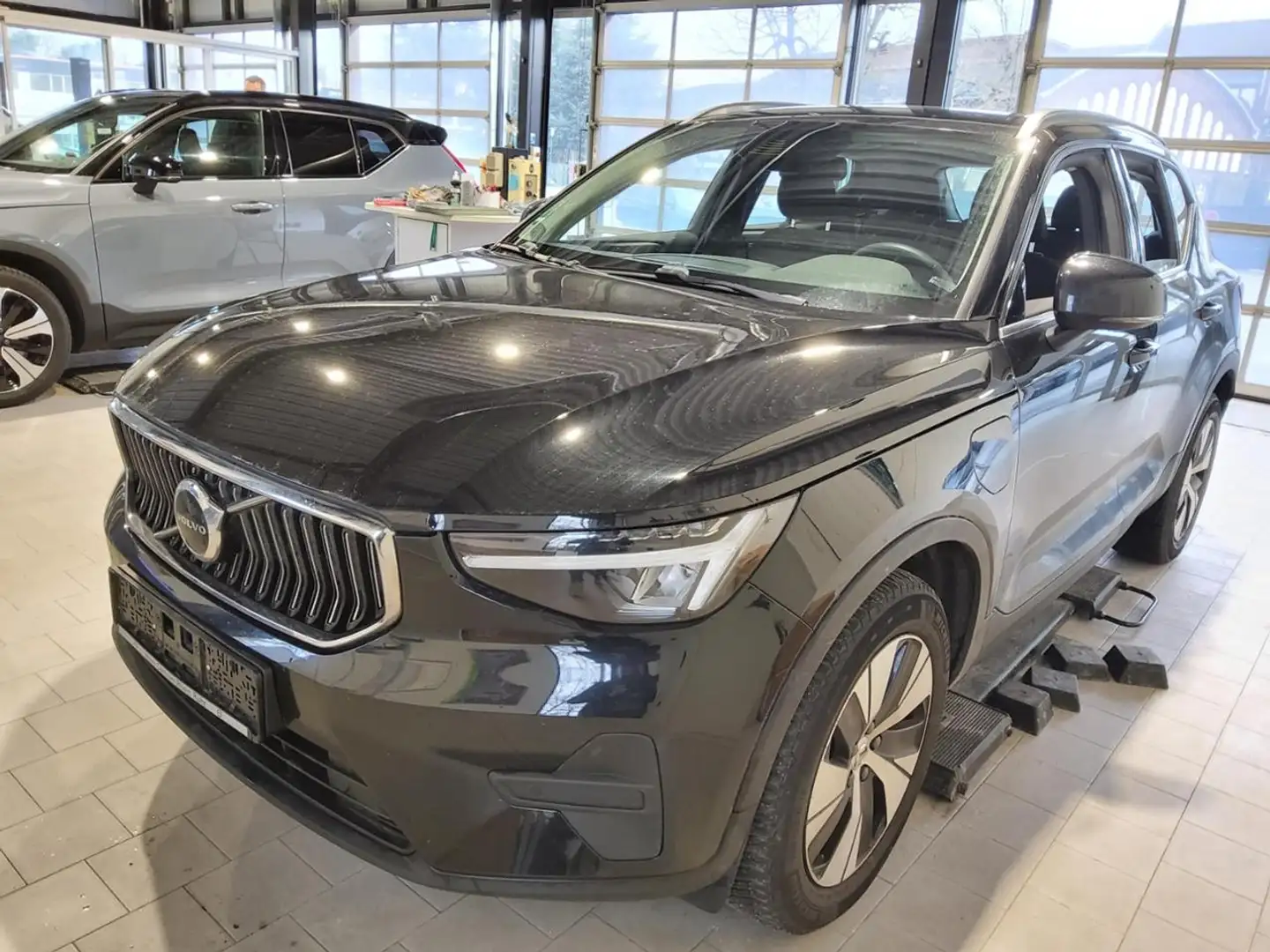 Volvo XC40 T4 PLUG-IN ESSENTIAL WINTERPAK+KAMERA+LM18+ Noir - 2