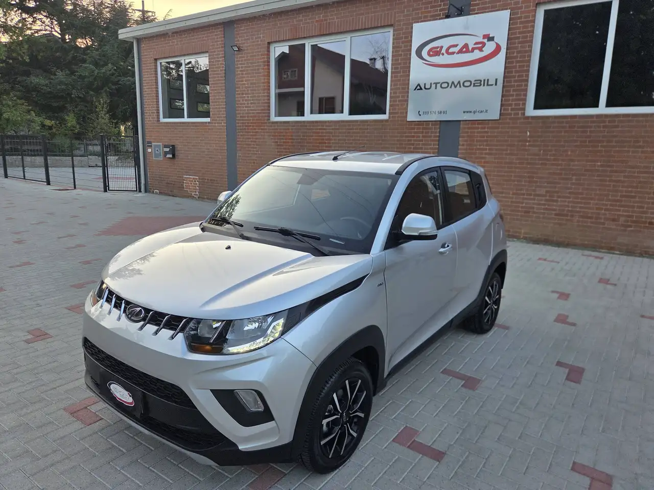 Mahindra KUV100