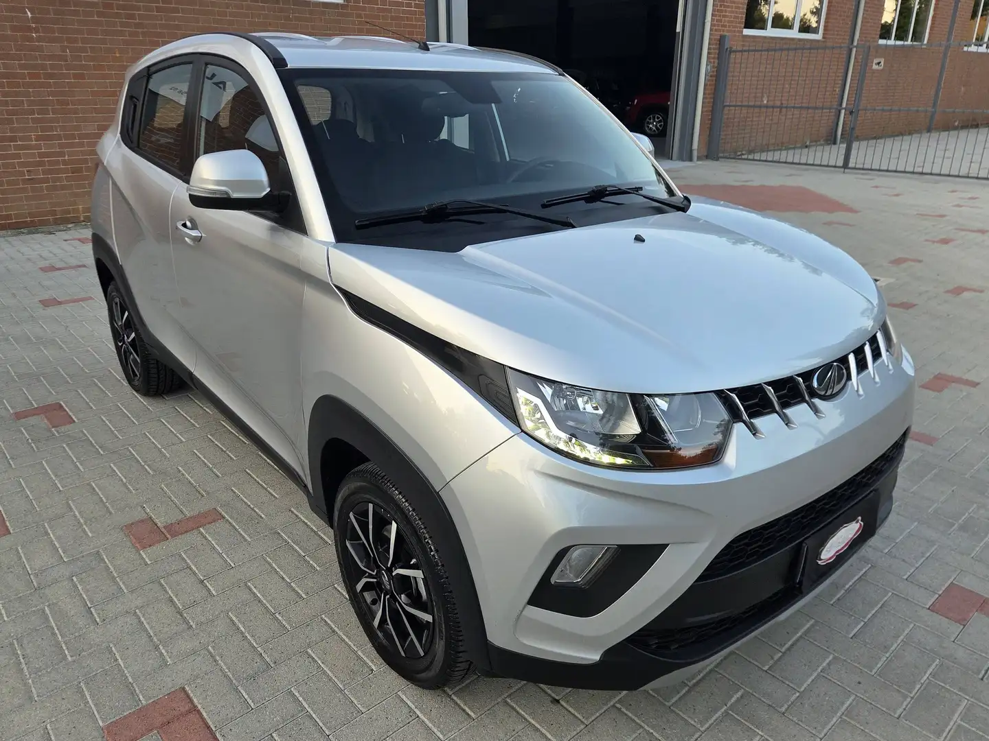 Mahindra KUV100 KUV100 1.2 K8 m-bifuel GPL 87 cv - GPL ORIGINALE Silber - 2