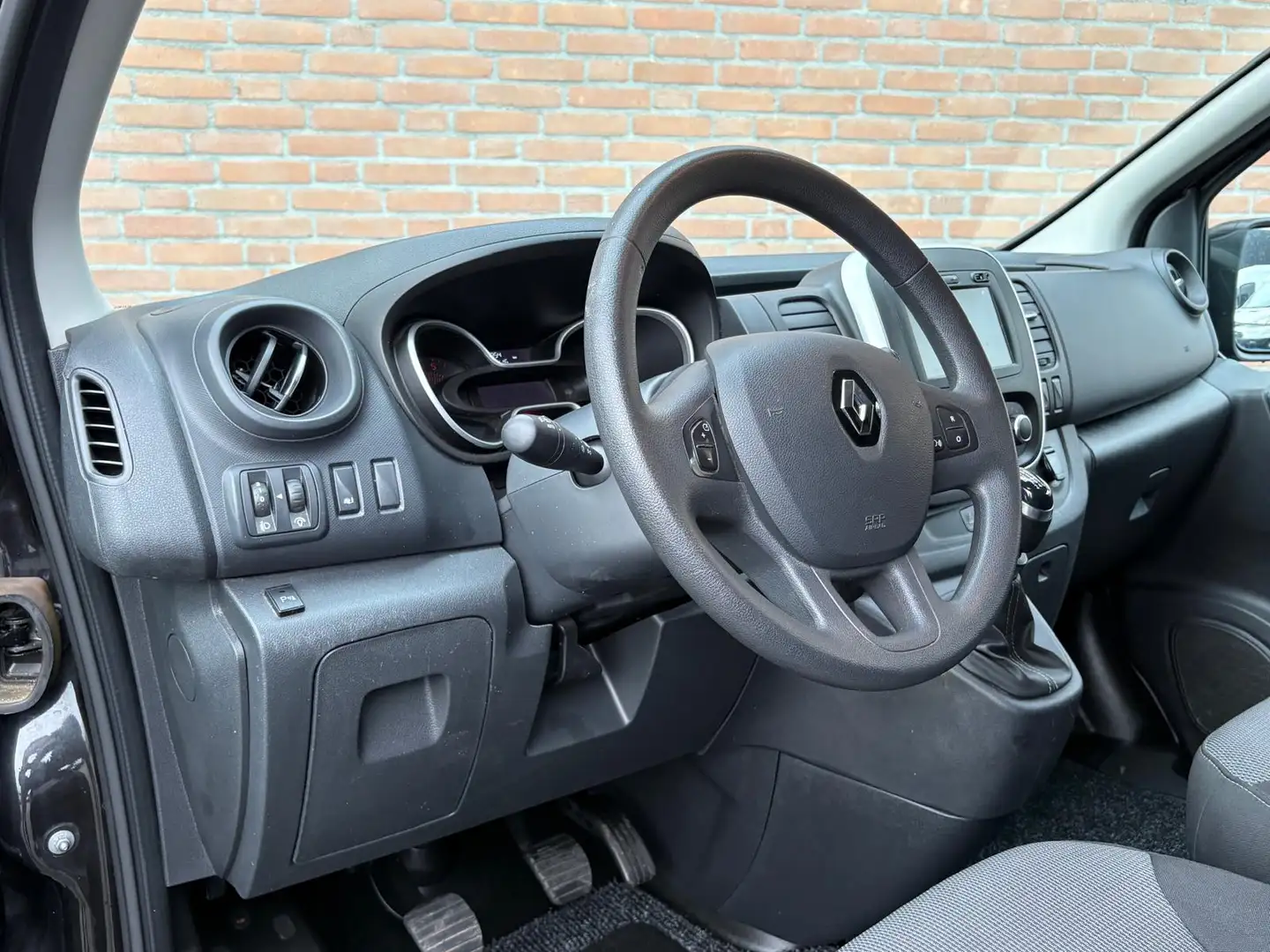 Renault Trafic 2.0dCi 120PK Lang / Navigatie / Camera / Euro6 Schwarz - 2