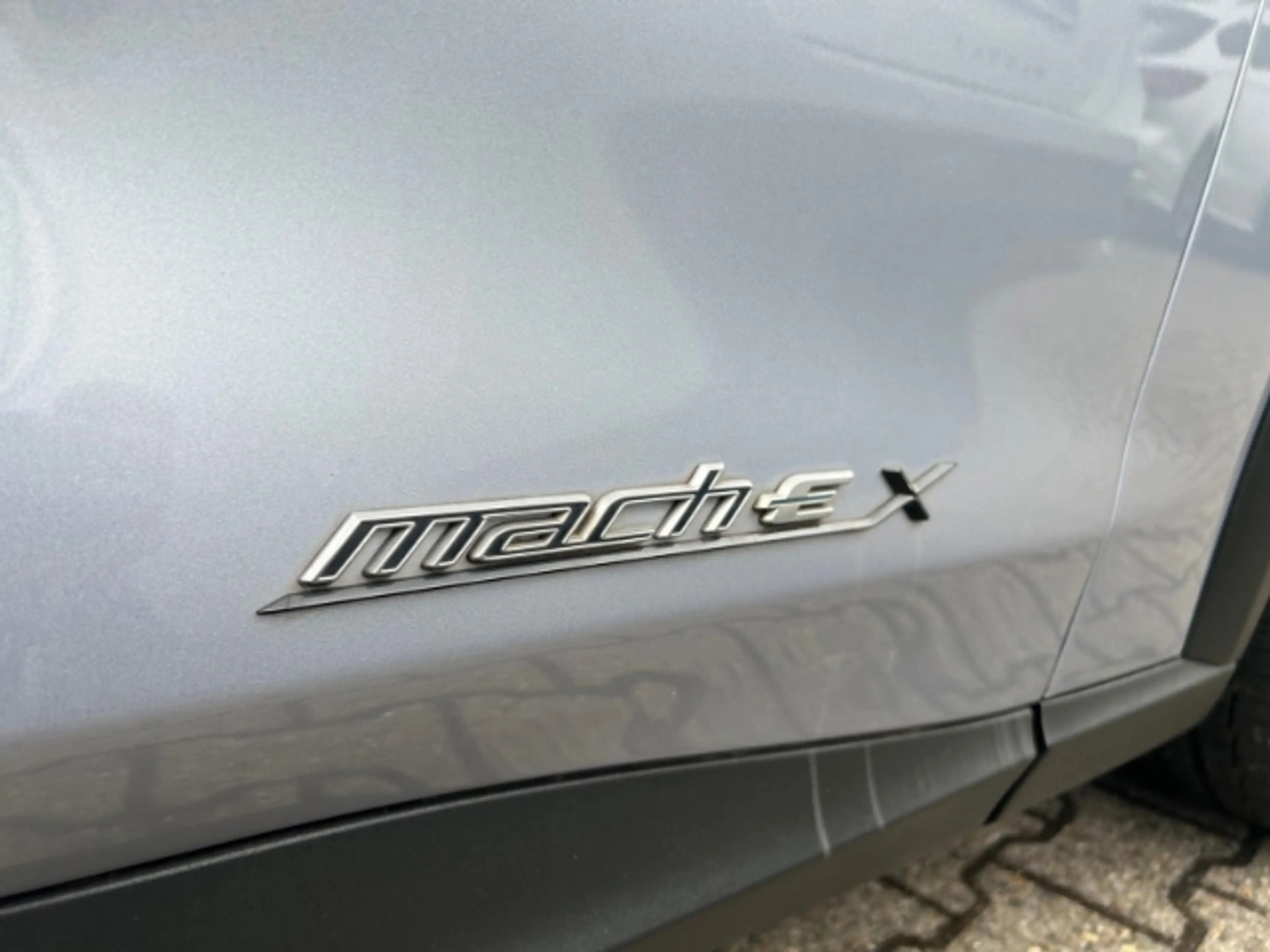 Ford Mustang Mach-E 99 kWh Panorama Navi Digitales Cockpit Memory Sitz — photo 17