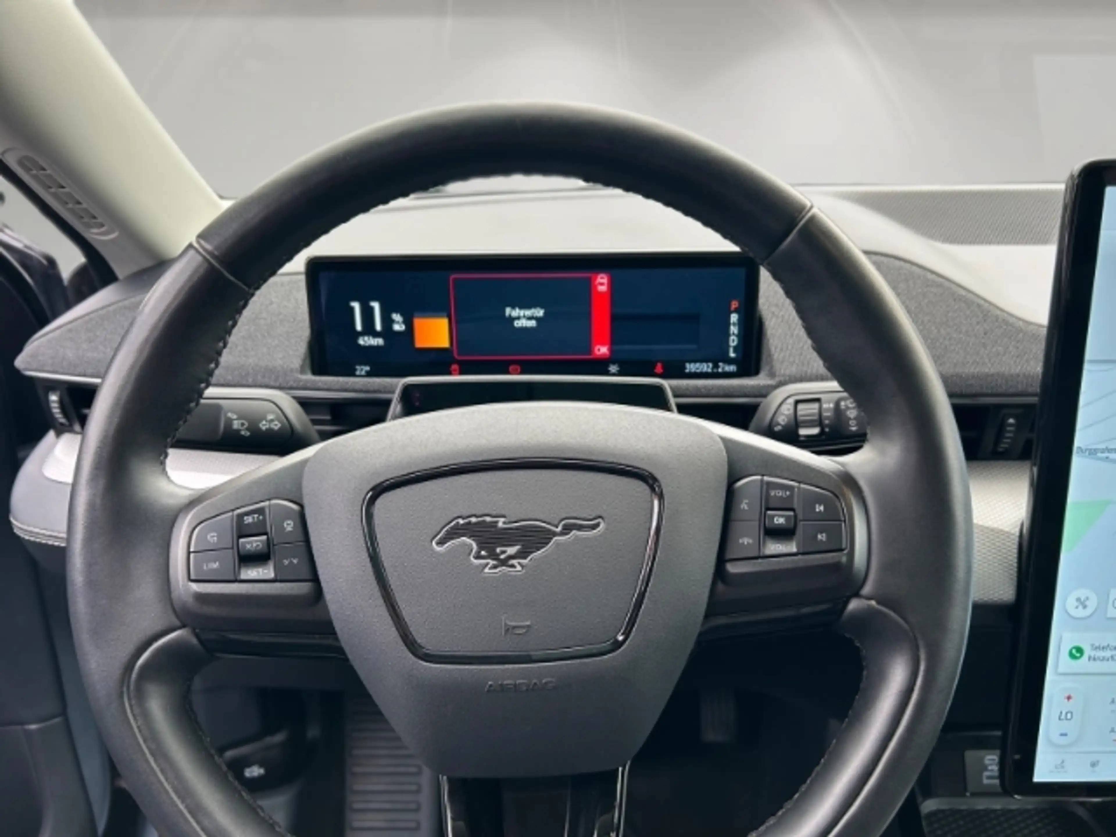 Ford Mustang Mach-E 99 kWh Panorama Navi Digitales Cockpit Memory Sitz — photo 10