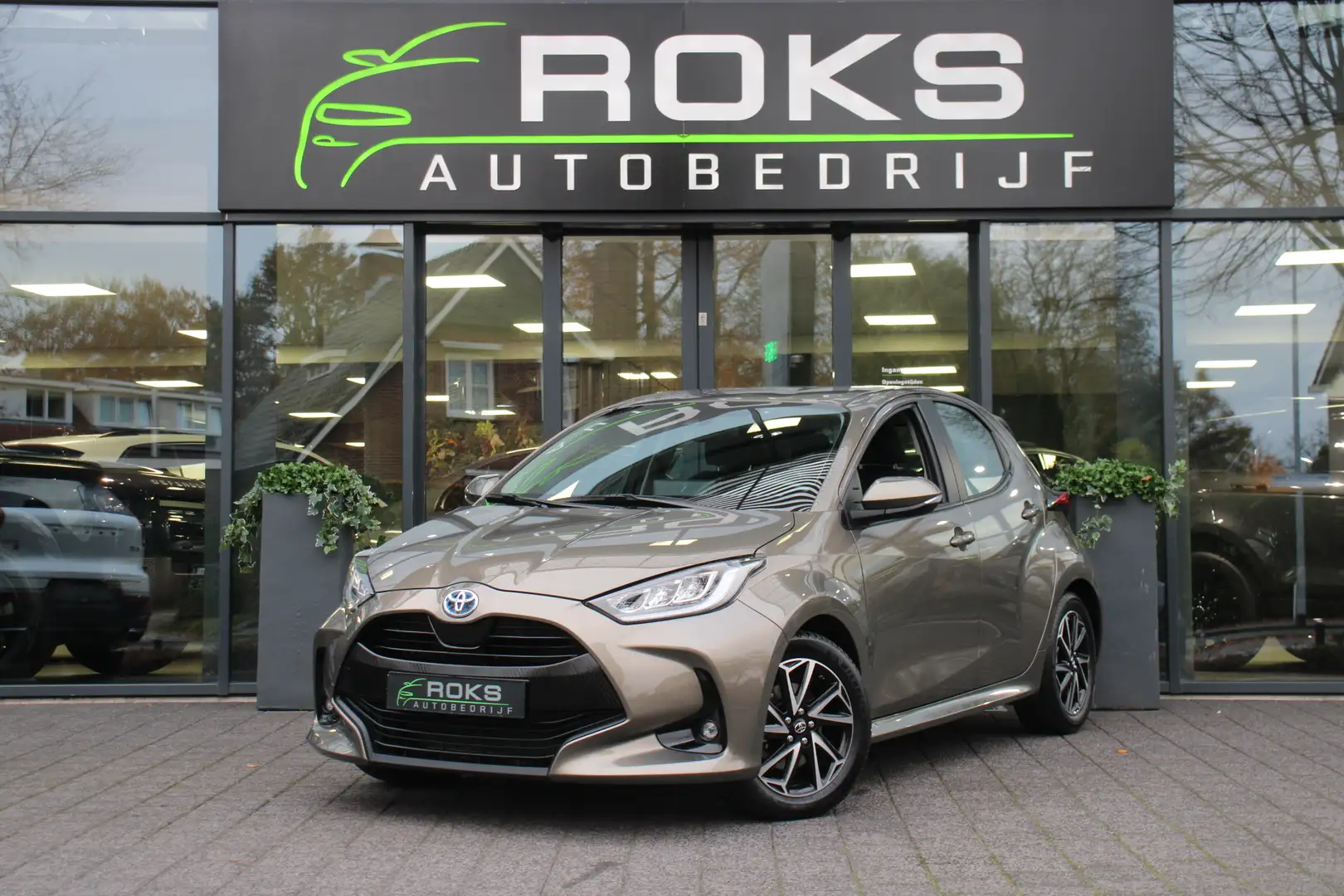 Toyota Yaris 1.5 Hybrid Dynamic Vert - 1