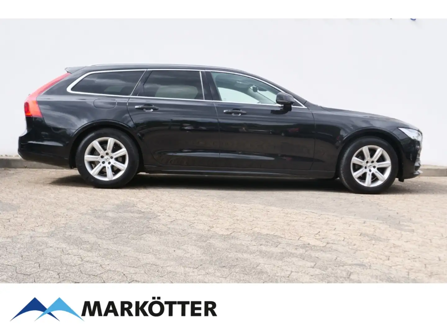 Volvo V90 D3 Momentum LED/Kamera/Family-P./AHK crna - 2