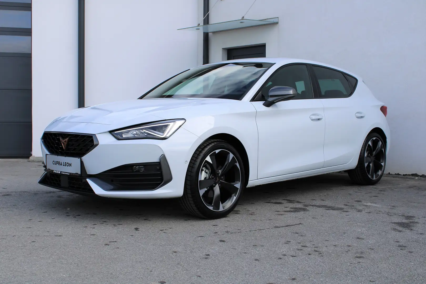 CUPRA Leon Tribe 1.5 TSI 150 PS ACT mit Mehrausstattung! Weiß - 2