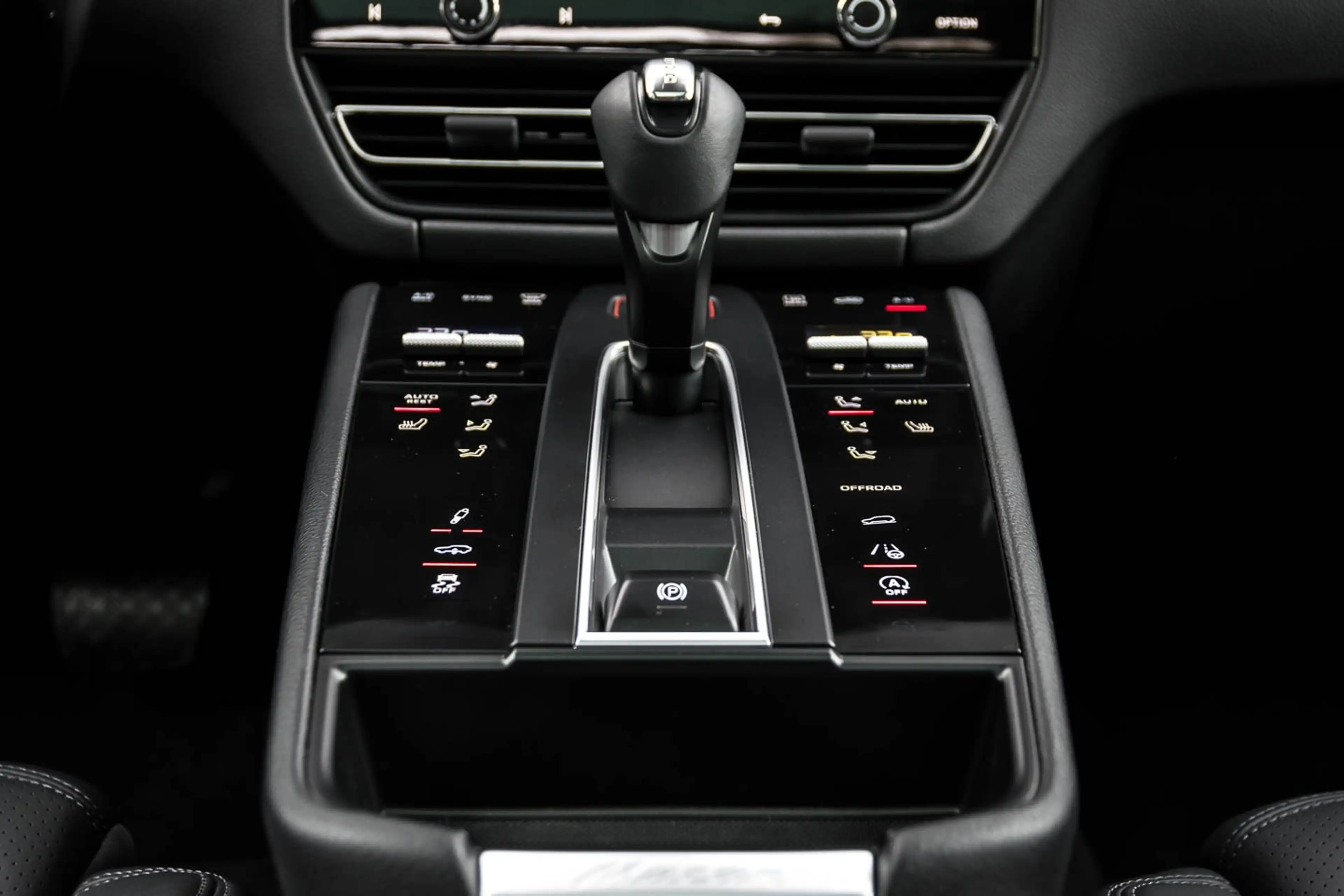Porsche Macan 2.0 | Luchtvering | Pano.dak | 21 Inch | Sport Chr — photo 23