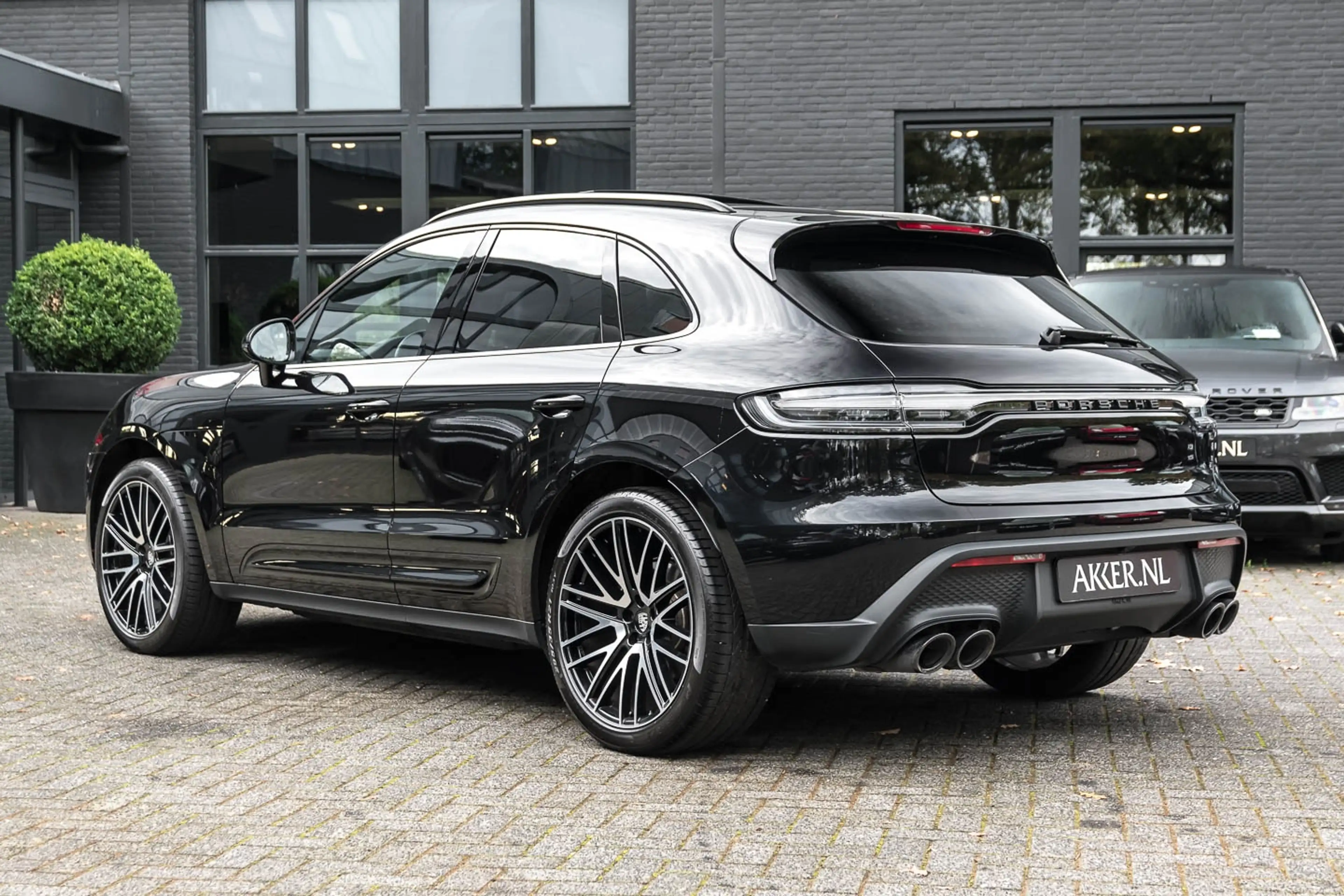 Porsche Macan 2.0 | Luchtvering | Pano.dak | 21 Inch | Sport Chr — photo 16