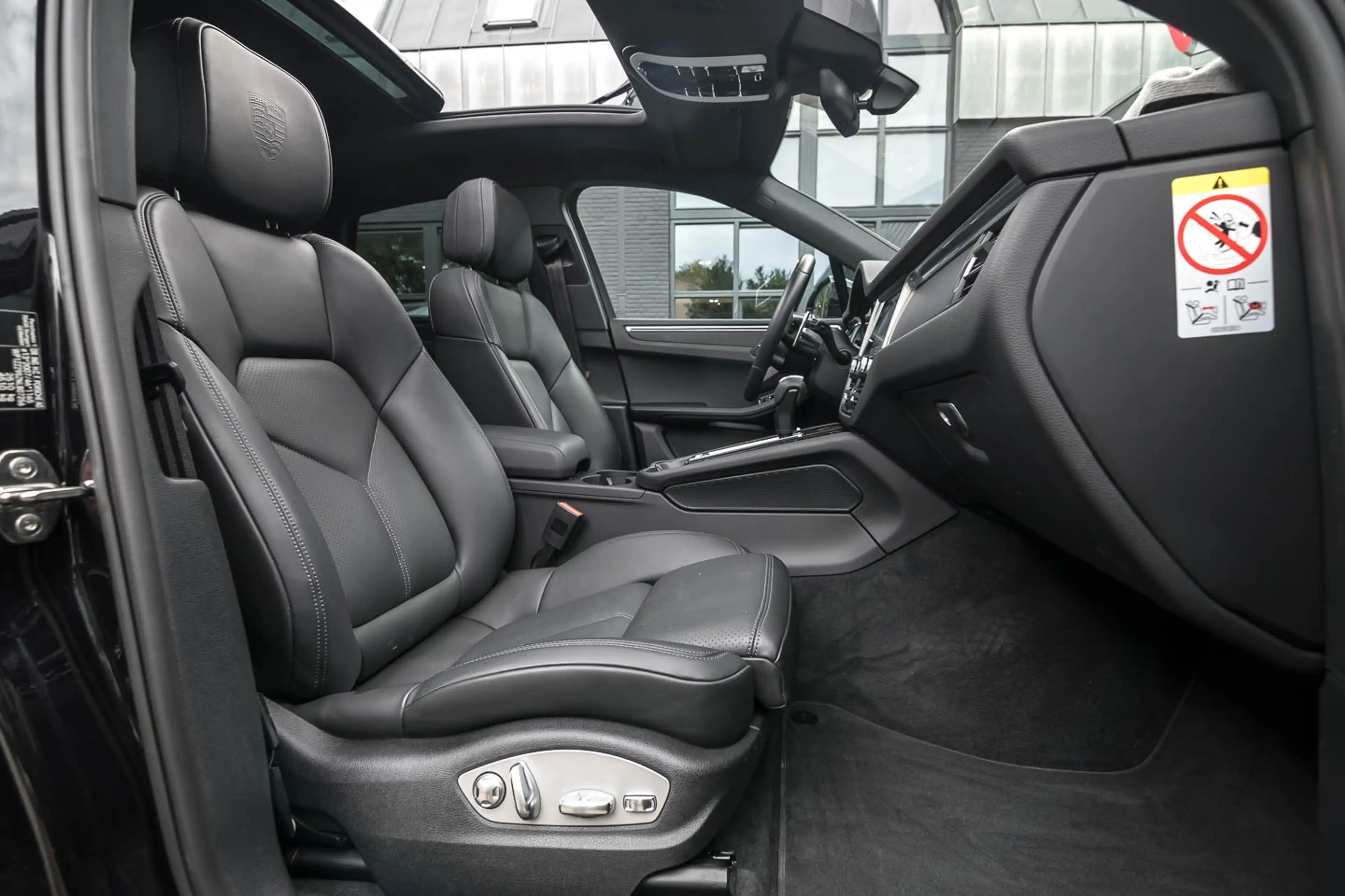 Porsche Macan 2.0 | Luchtvering | Pano.dak | 21 Inch | Sport Chr — photo 4
