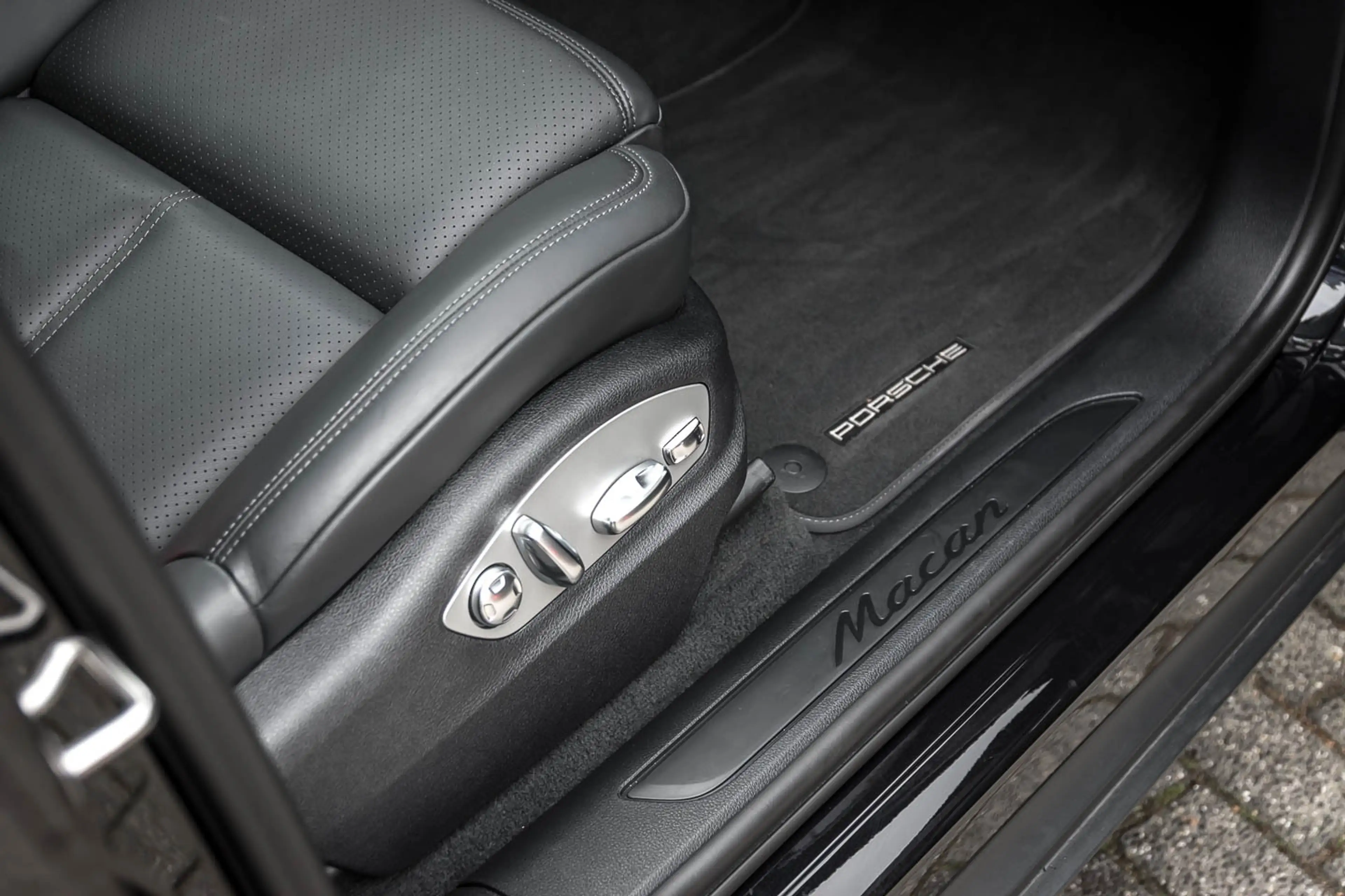 Porsche Macan 2.0 | Luchtvering | Pano.dak | 21 Inch | Sport Chr — photo 25