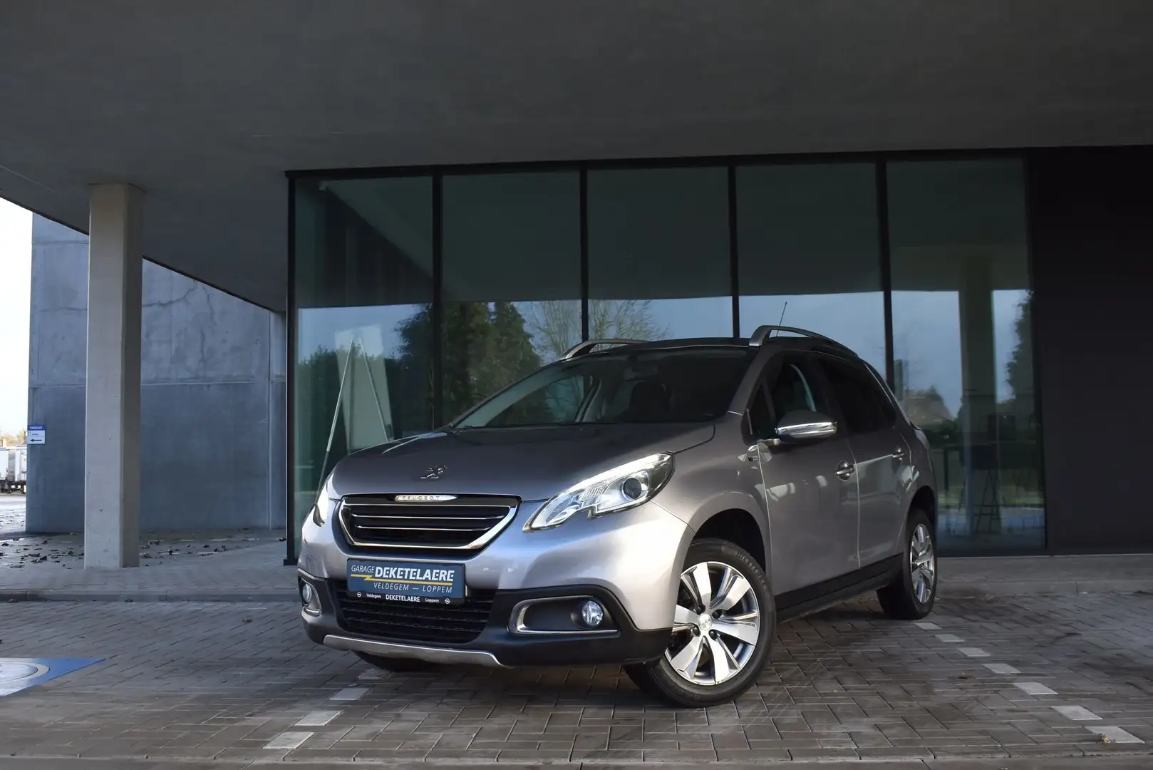 Peugeot 2008 1.2 Benzine  *Navi*El.Airco*PrivacyGlass - 1