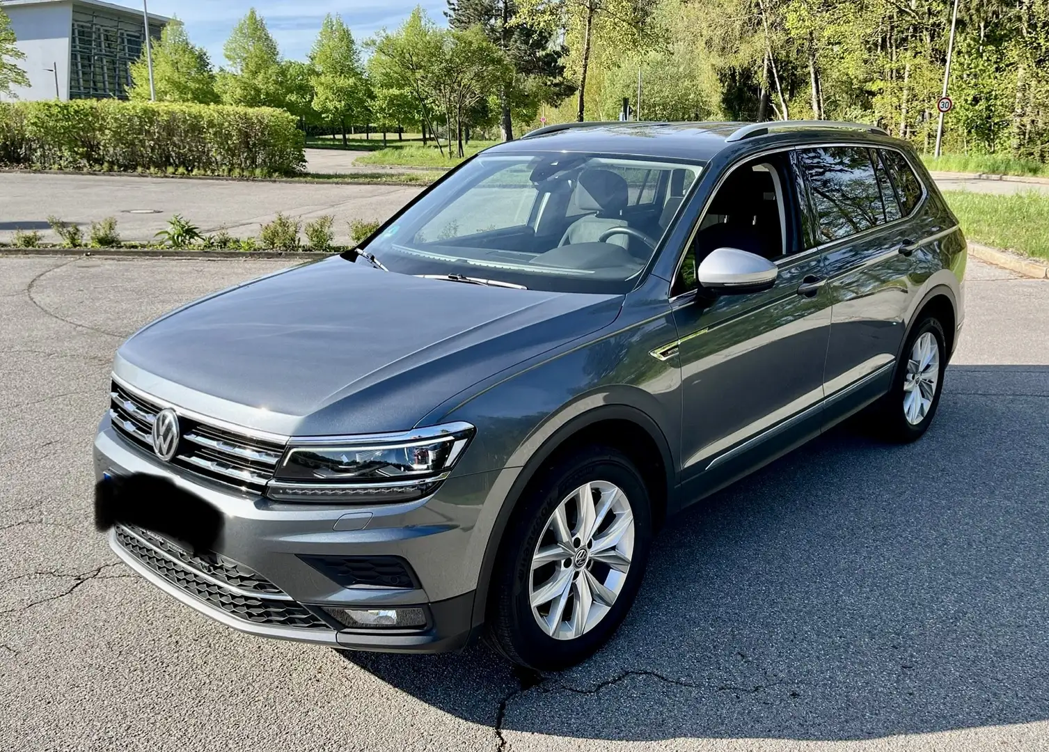 Volkswagen Tiguan Allspace Highline 4Motion Grau - 2