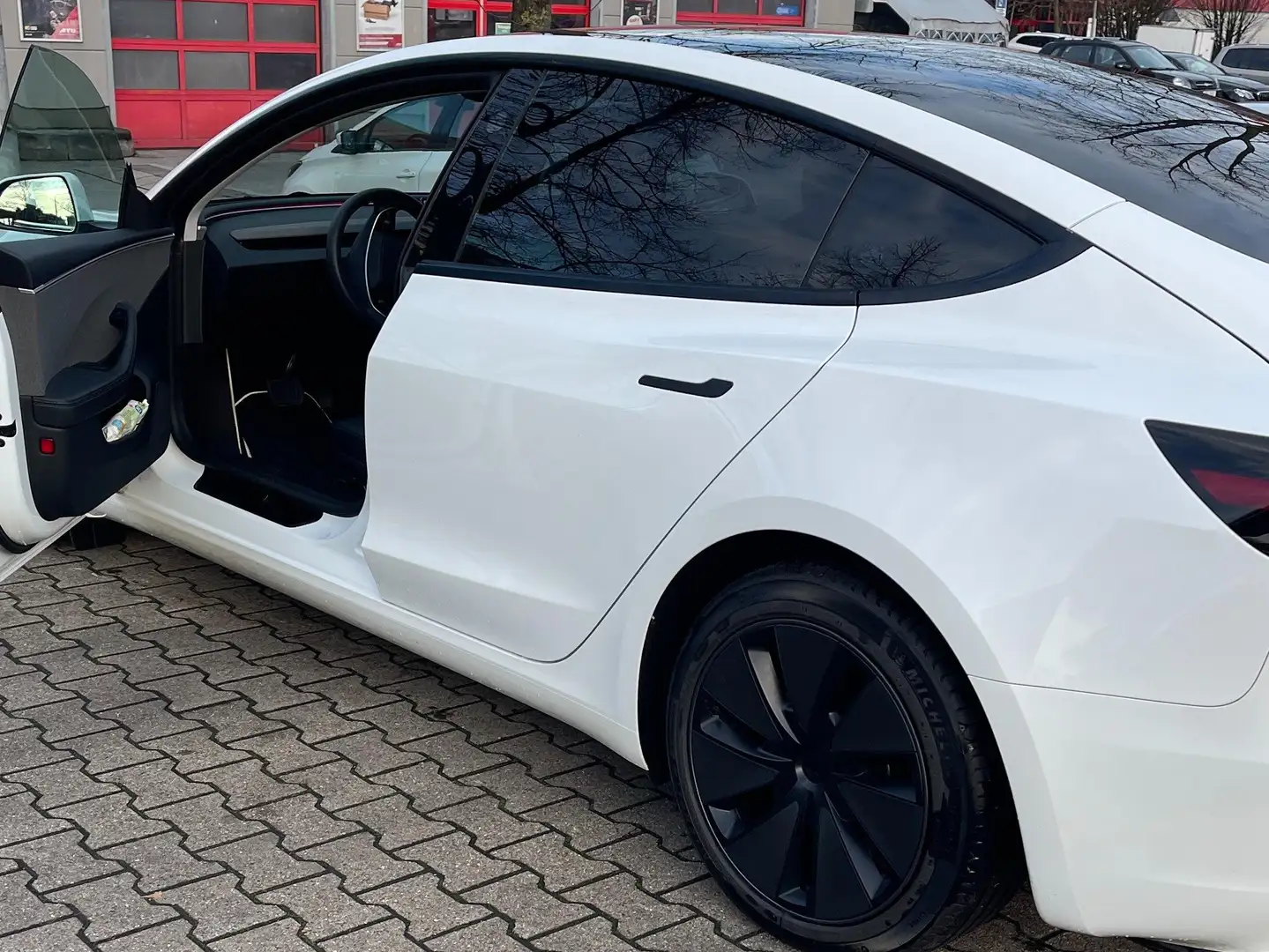 Tesla Model 3 Model 3 Standard Reichweite Plus Hinterradantrieb Weiß - 2