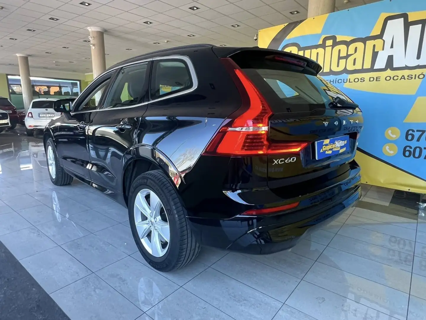 Volvo XC60 B4 Core FWD Aut. Negro - 1