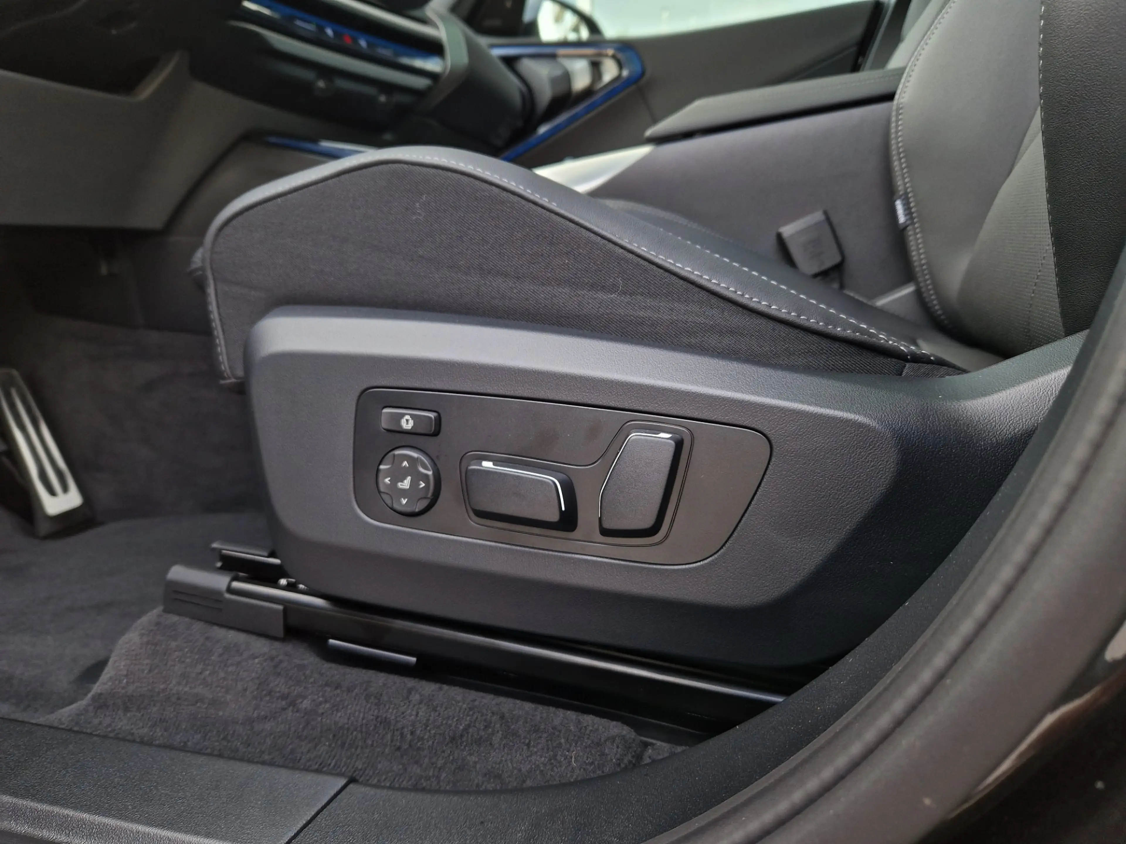 BMW X3 30e xDrive — photo 14