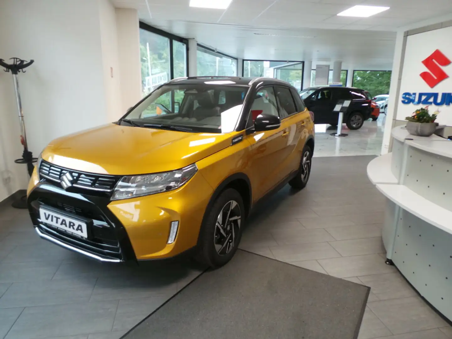 Suzuki Vitara 1.5 AGS Hybrid Comfort+ 4x4 zweifarbig Or - 1