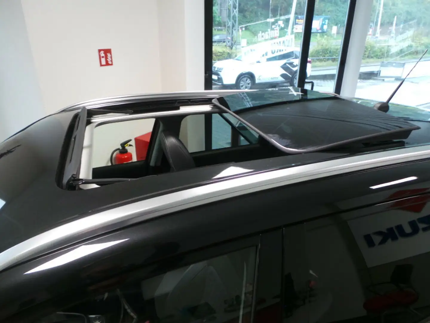 Suzuki Vitara 1.5 AGS Hybrid Comfort+ 4x4 zweifarbig Or - 2