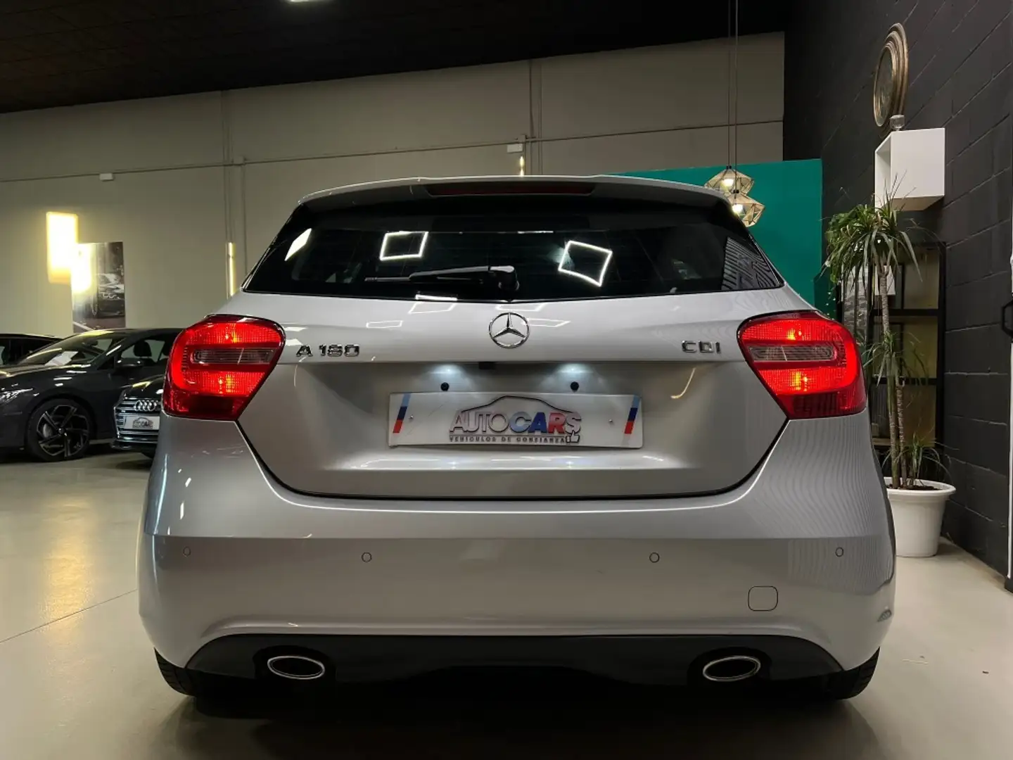 Mercedes-Benz A 180 180CDI BE AMG Line Blanco - 2