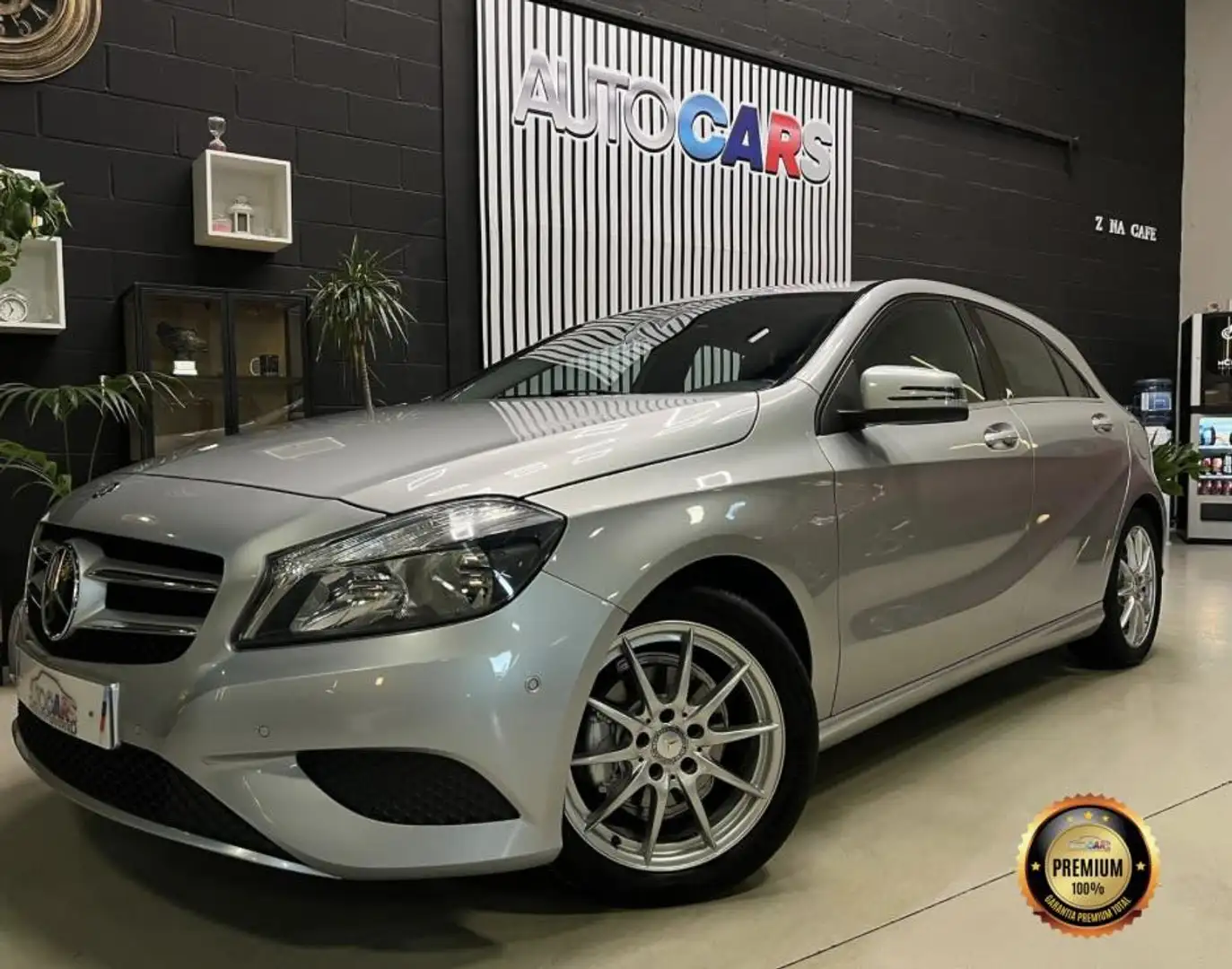 Mercedes-Benz A 180 180CDI BE AMG Line Blanco - 1