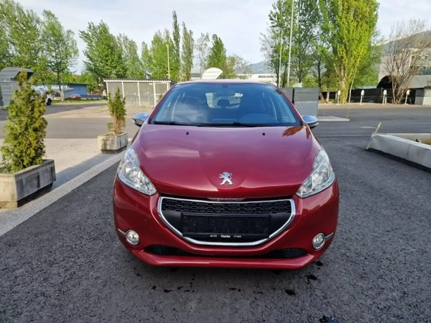 Peugeot 208 208 Style 1,2 VTi 82 Style Pickerl neu-Service neu Rot - 2