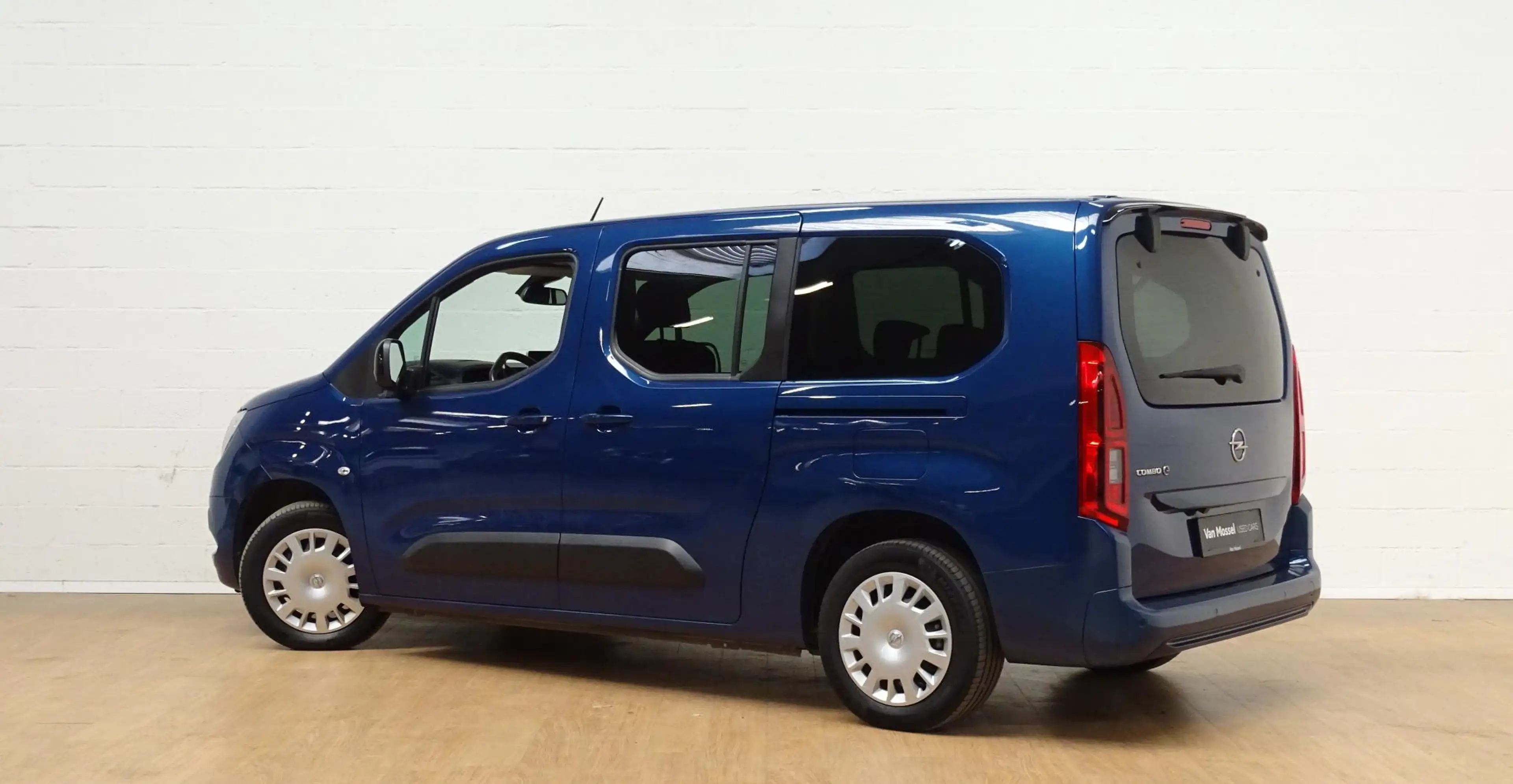 Opel Combo-e Life Electric 50 kW/h Long Edition Plus — photo 5