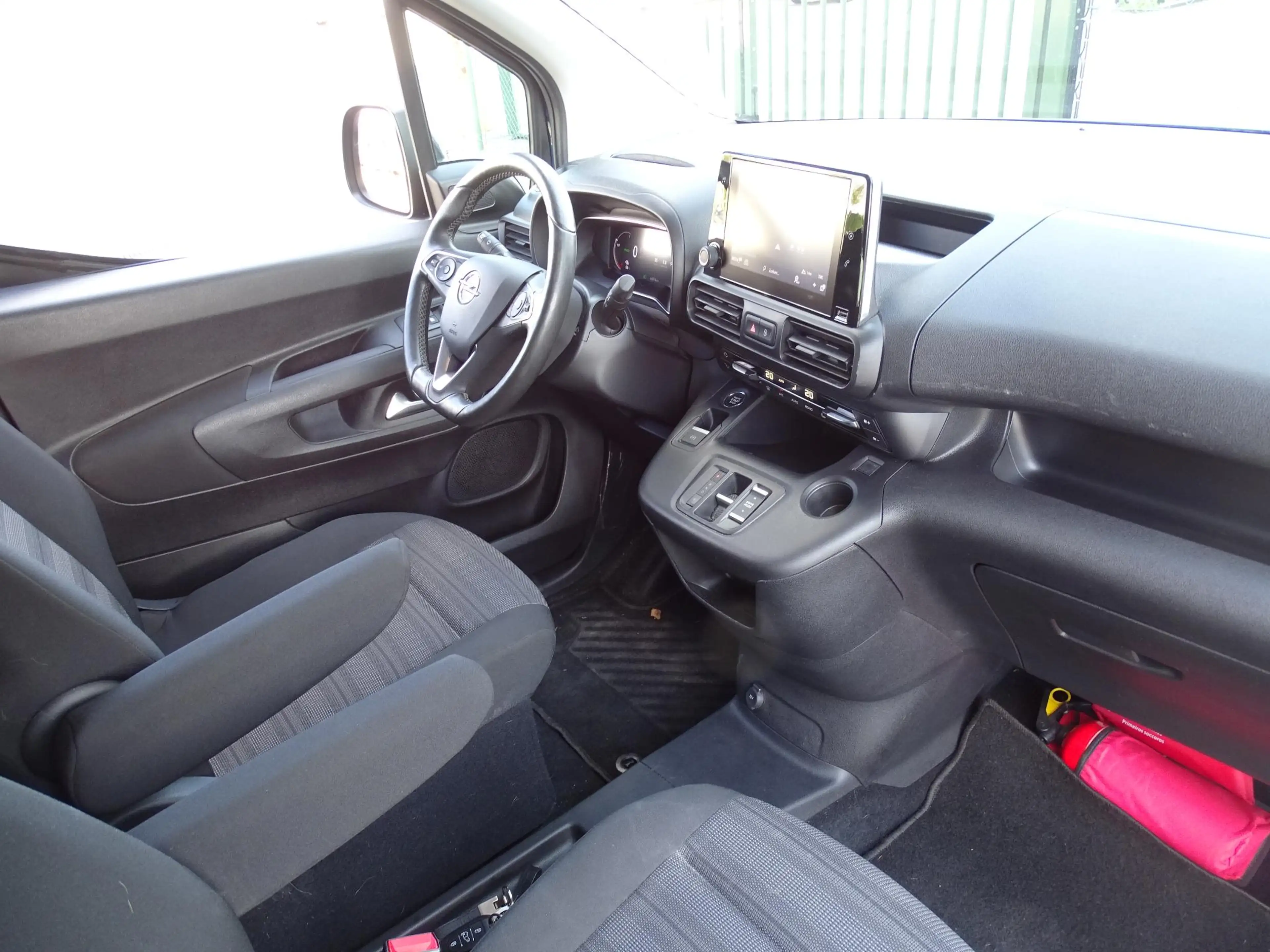 Opel Combo-e Life Electric 50 kW/h Long Edition Plus — photo 13