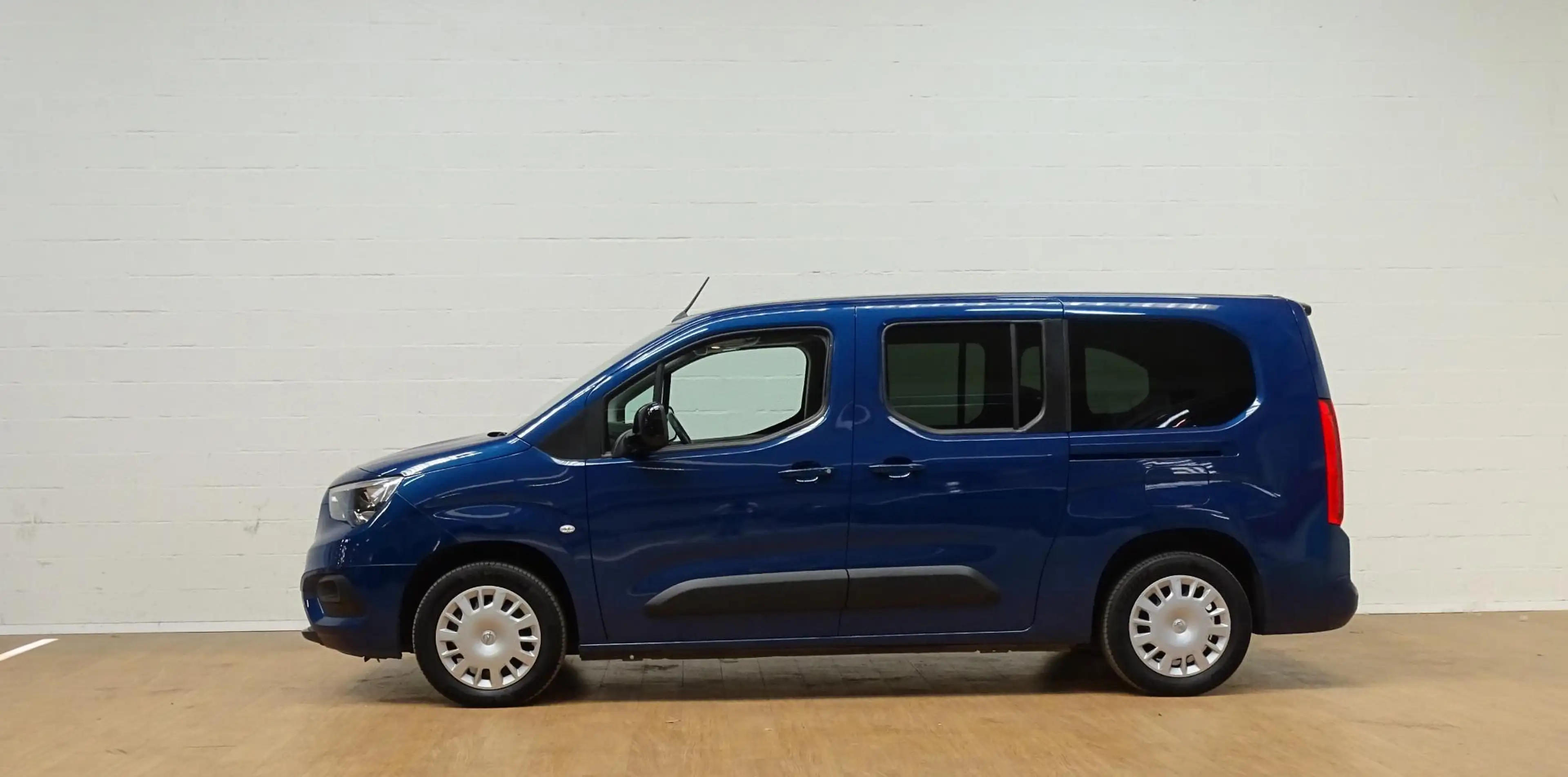 Opel Combo-e Life Electric 50 kW/h Long Edition Plus — photo 6