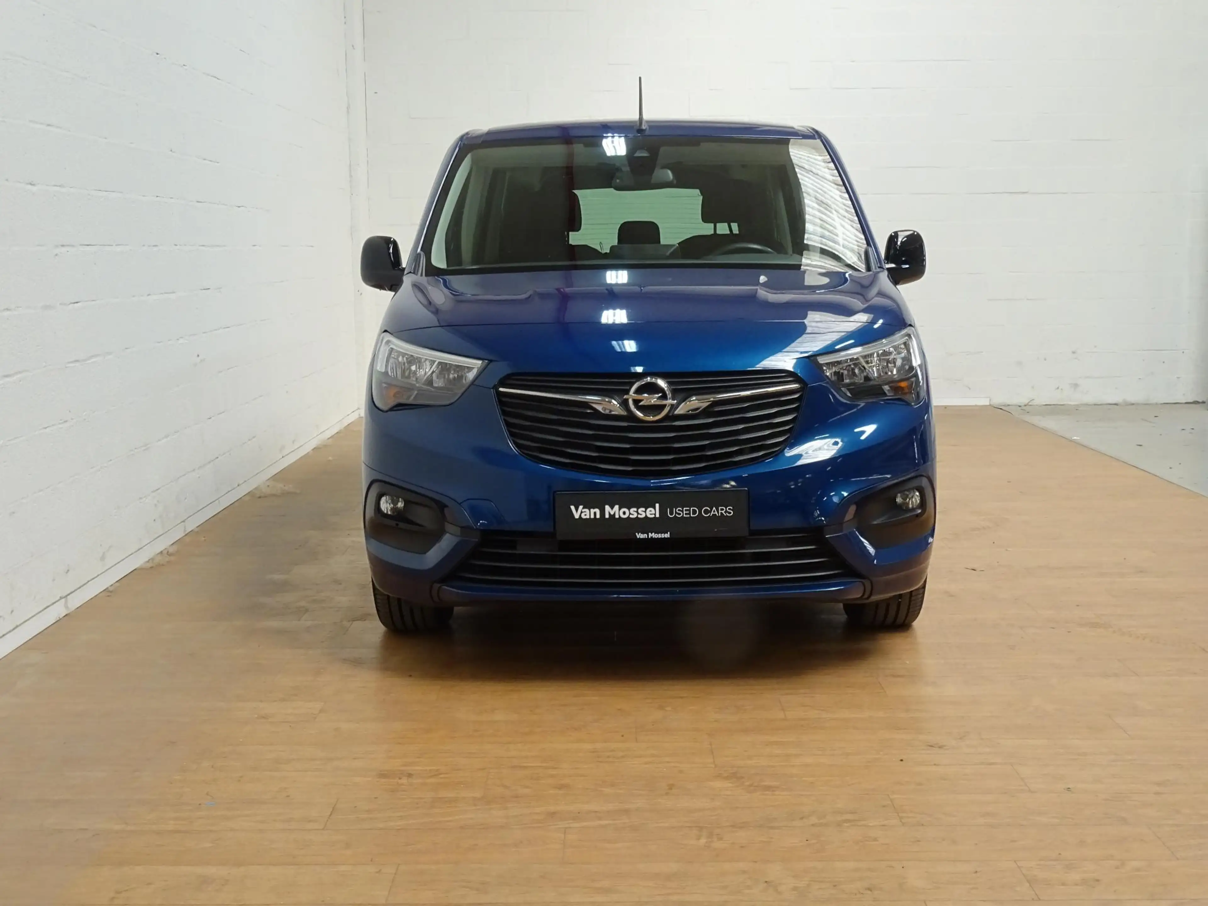Opel Combo-e Life Electric 50 kW/h Long Edition Plus — photo 8