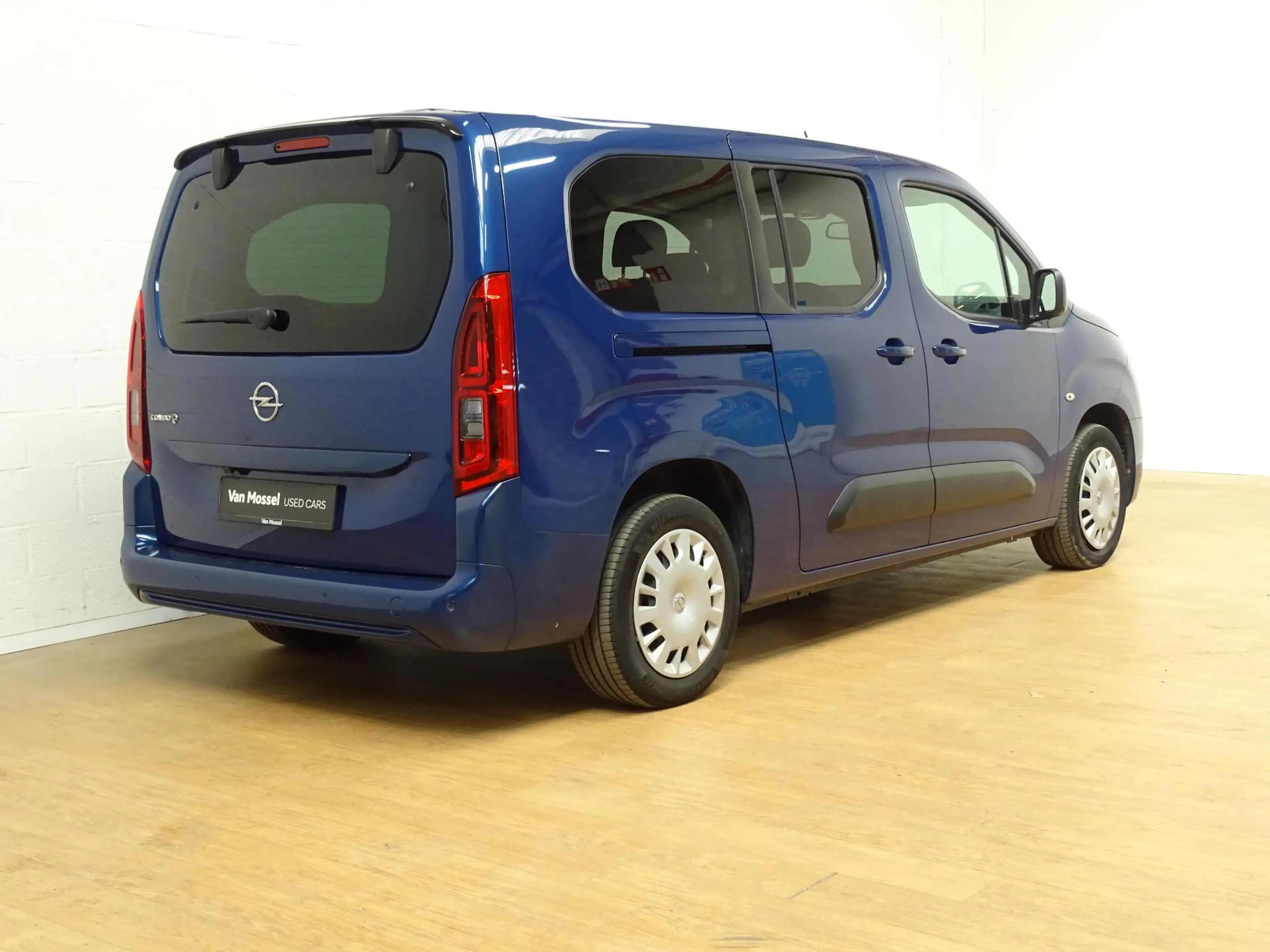 Opel Combo-e Life Electric 50 kW/h Long Edition Plus — photo 4