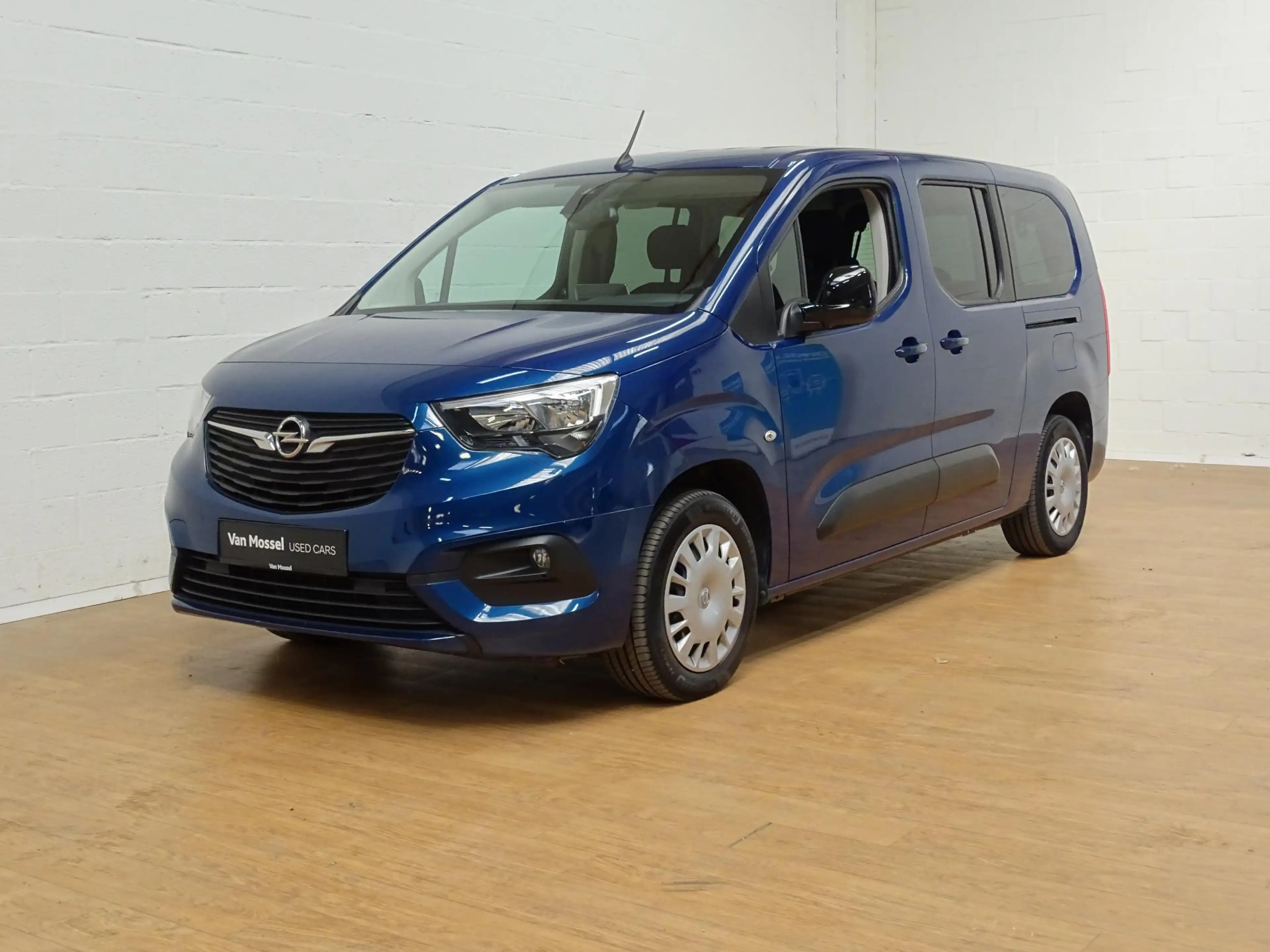 Opel Combo-e Life Electric 50 kW/h Long Edition Plus — photo 3