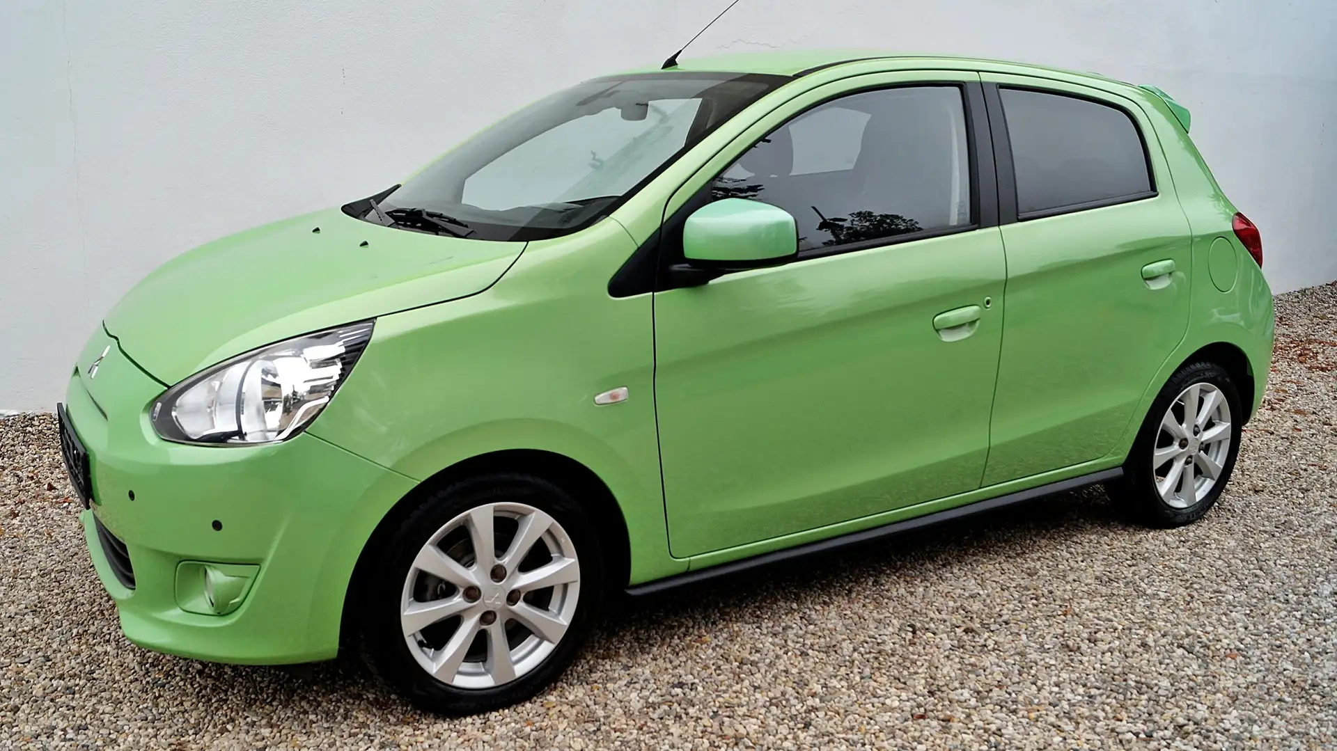 Mitsubishi Space Star 1.2 MIVEC SHINE+ -ERSTBESITZ- *AUCH MIT GARANTIE* Grün - 2