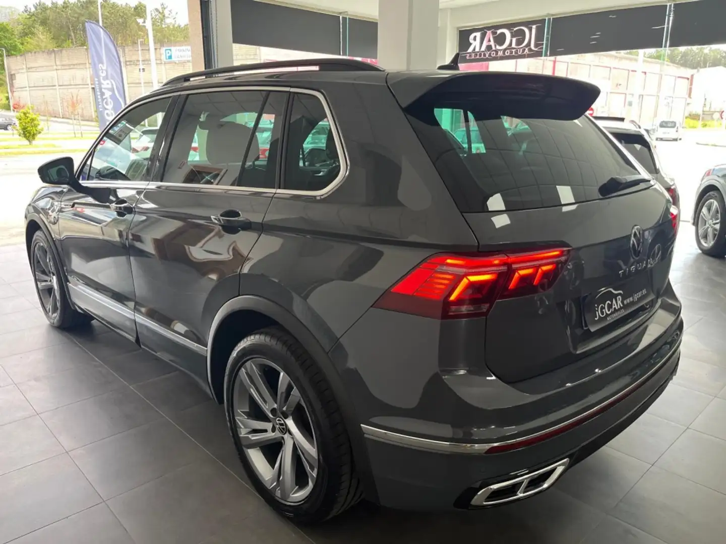 Volkswagen Tiguan 2.0TDI R-Line DSG 110kW Gris - 2