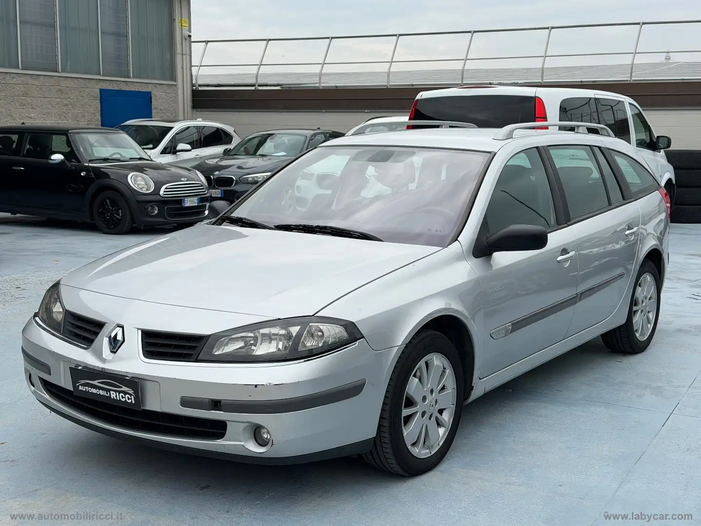 Renault Laguna 1.9 dCi 130 CV Grandtour Confort Grijs - 1