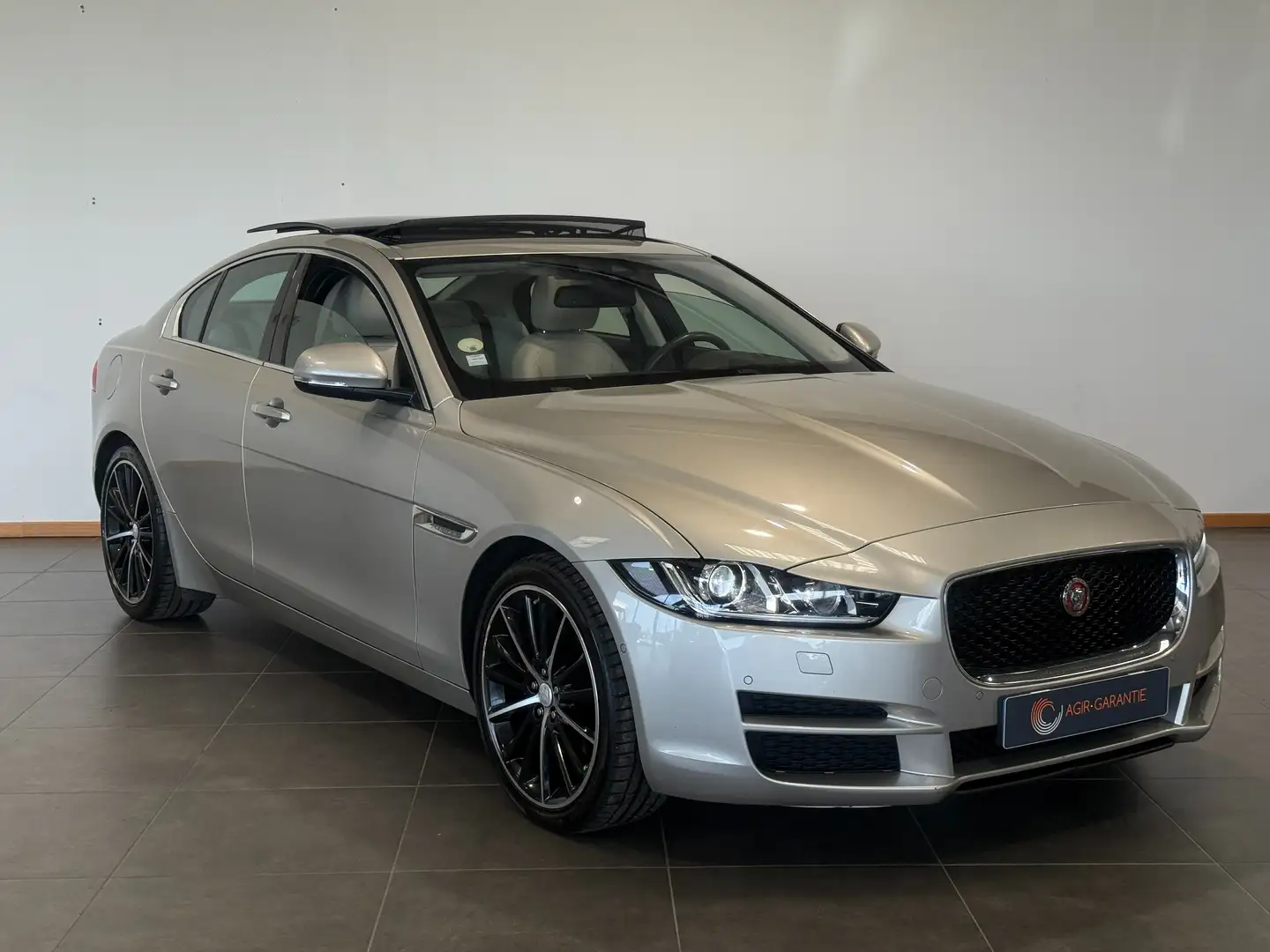 Jaguar XE XE 2.0 D - 180 ch BVA Prestige Beige - 2
