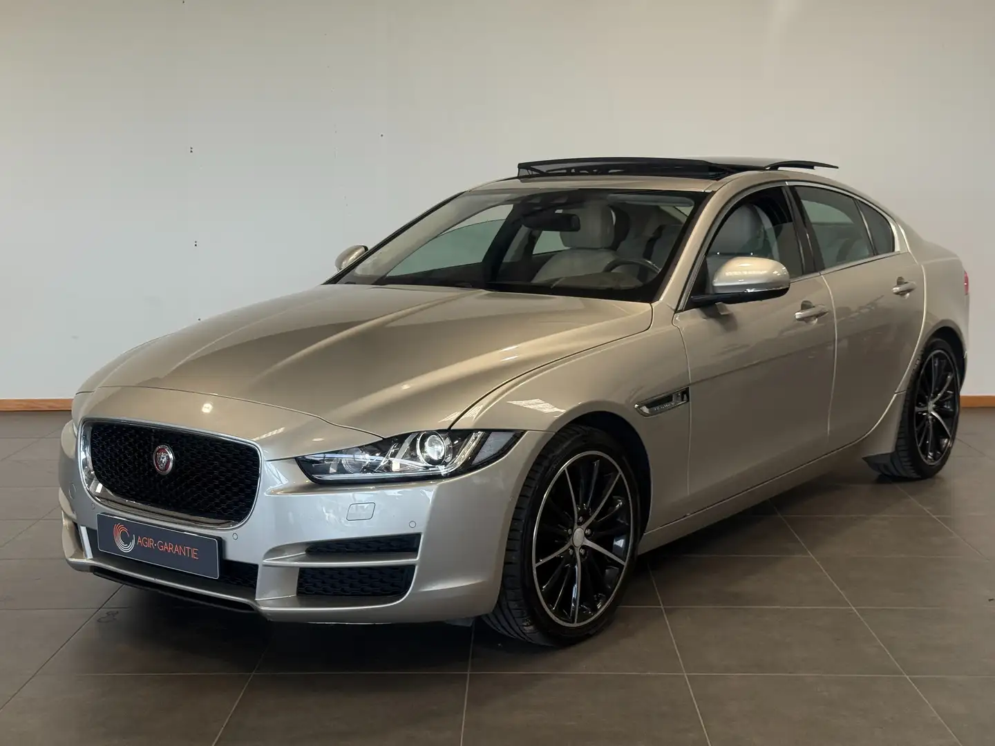 Jaguar XE XE 2.0 D - 180 ch BVA Prestige Beige - 1