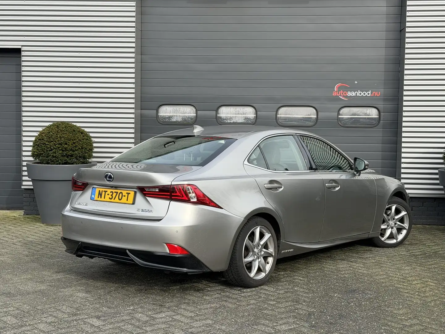 Lexus IS 300 300h Business Line Pro | Navigatie | Camera | DAB Gris - 2