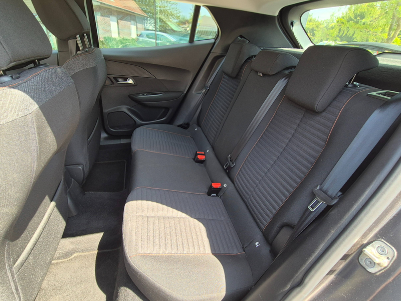 Peugeot 2008 1.2 turbo Active * 96kW, CAMERA, GPS, DAB, CARPLAY * — photo 8