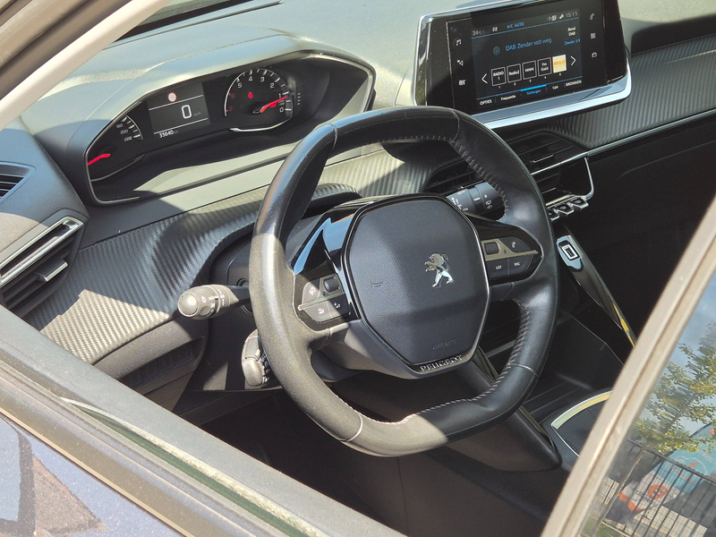 Peugeot 2008 1.2 turbo Active * 96kW, CAMERA, GPS, DAB, CARPLAY * — photo 6