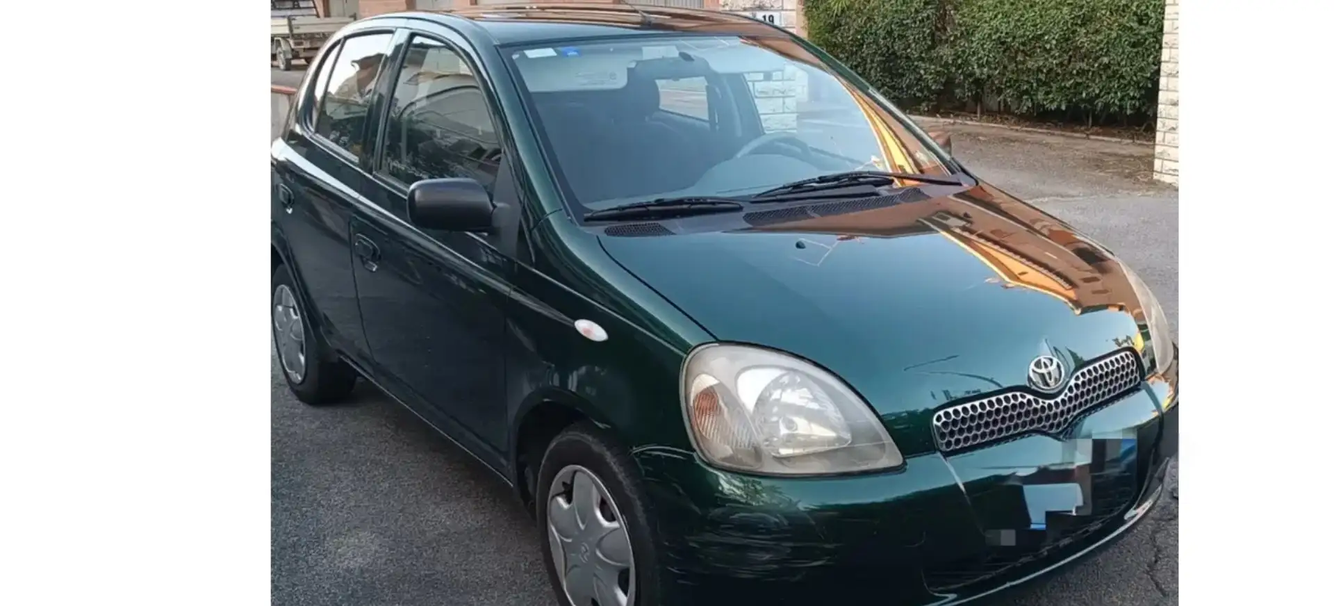 Toyota Yaris 1.3i 16v Linea Luna Verde - 2