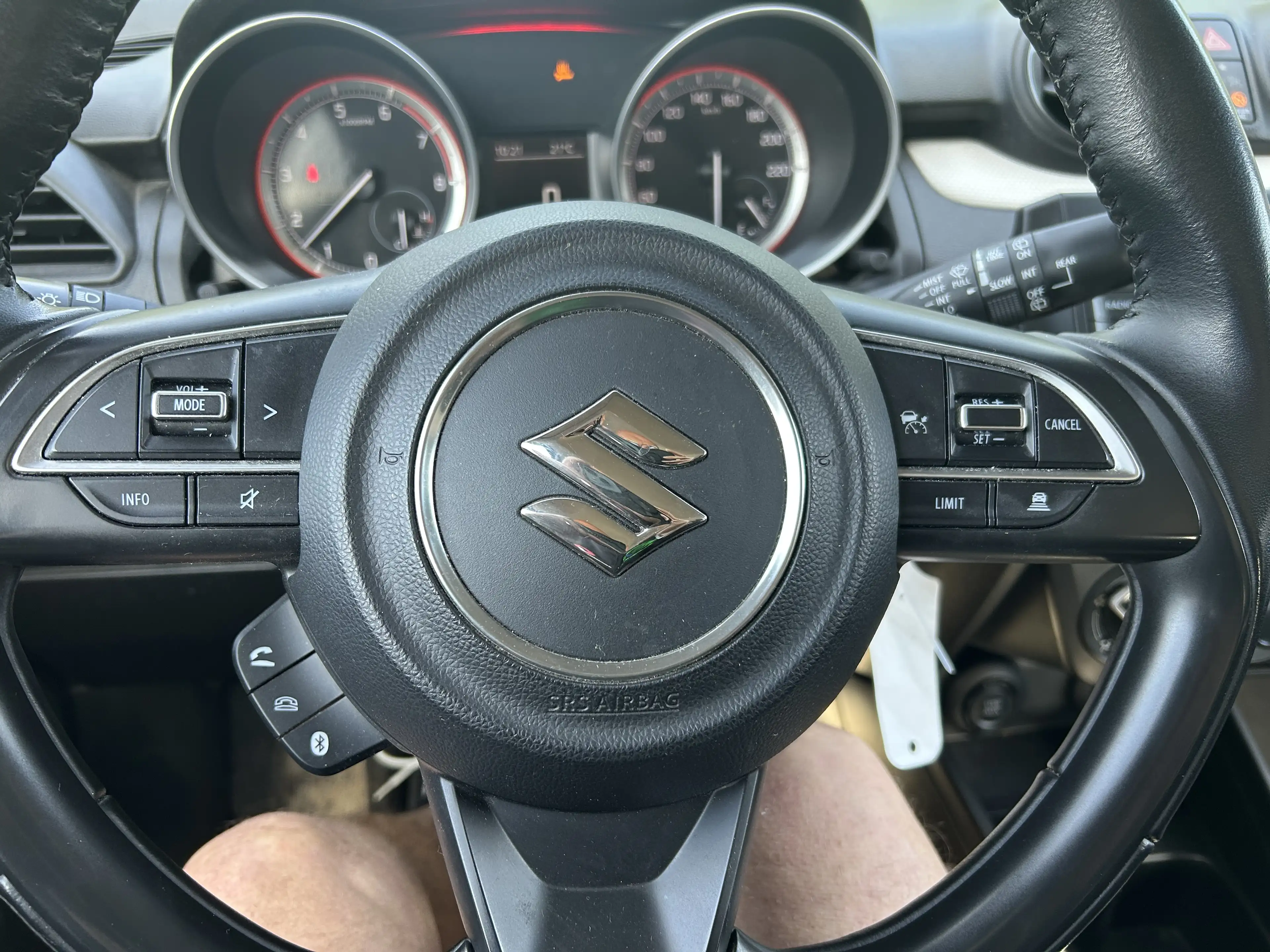 Suzuki Swift Swift 1.2i SHVS GL 12V ESSENCE ELECTRIQUE BLUETOOT — photo 7
