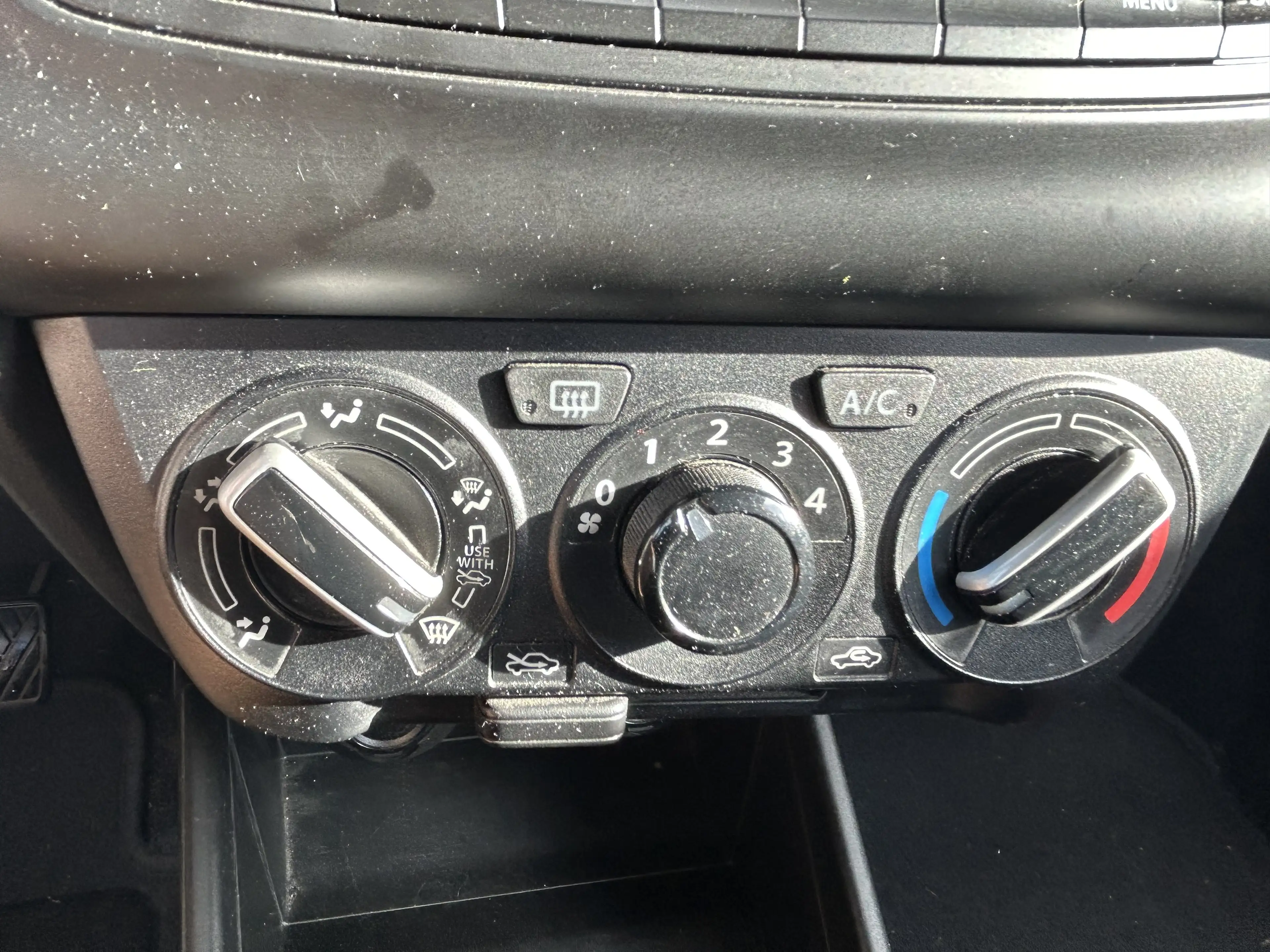 Suzuki Swift Swift 1.2i SHVS GL 12V ESSENCE ELECTRIQUE BLUETOOT — photo 11