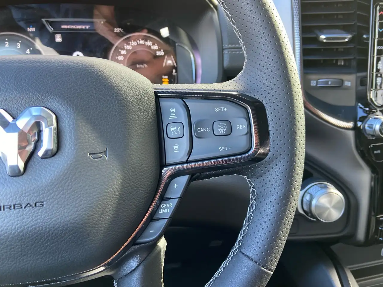 RAM 1500 снимка RAM 1500