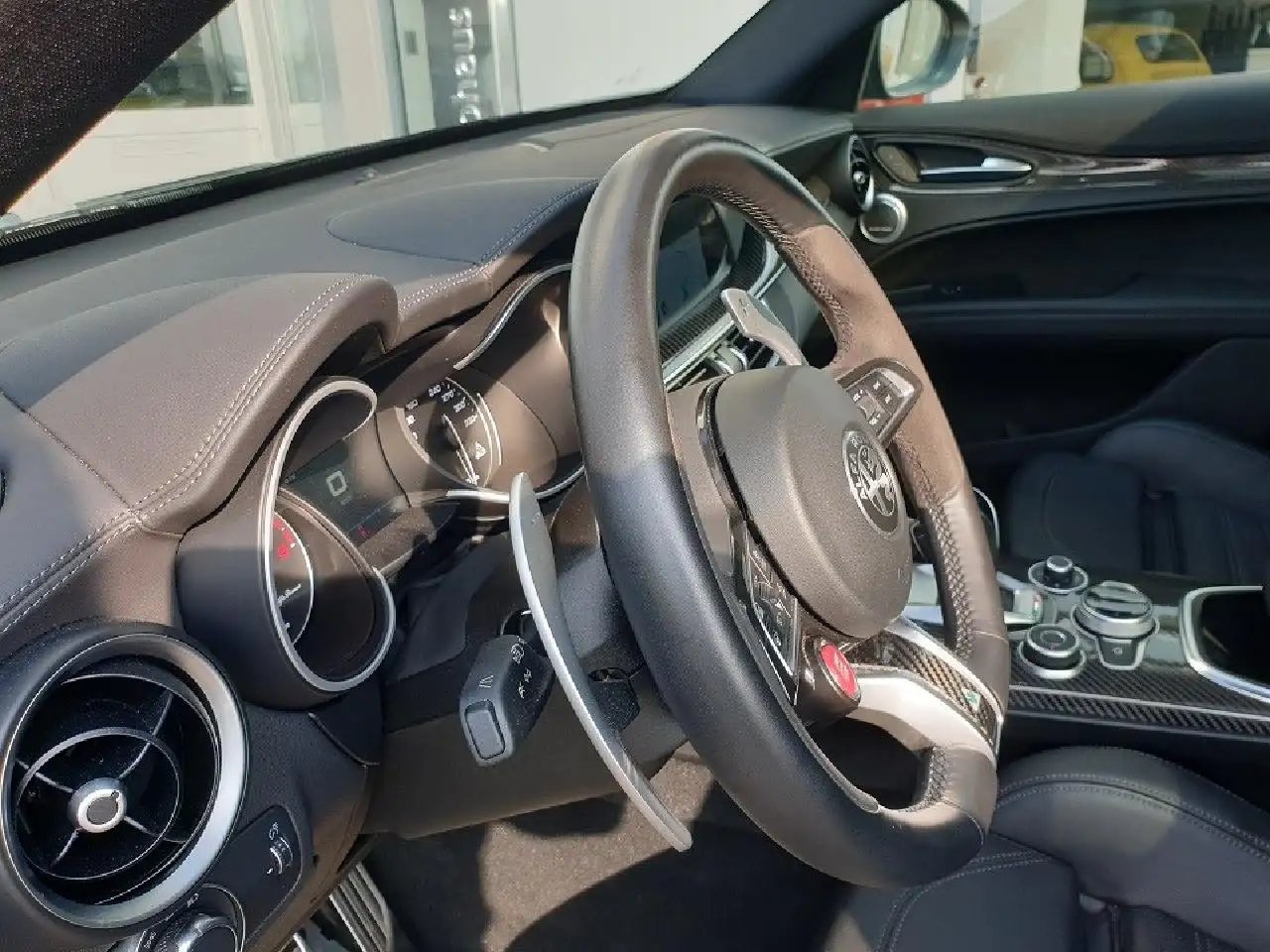 Alfa Romeo Stelvio 2023 — фото 12